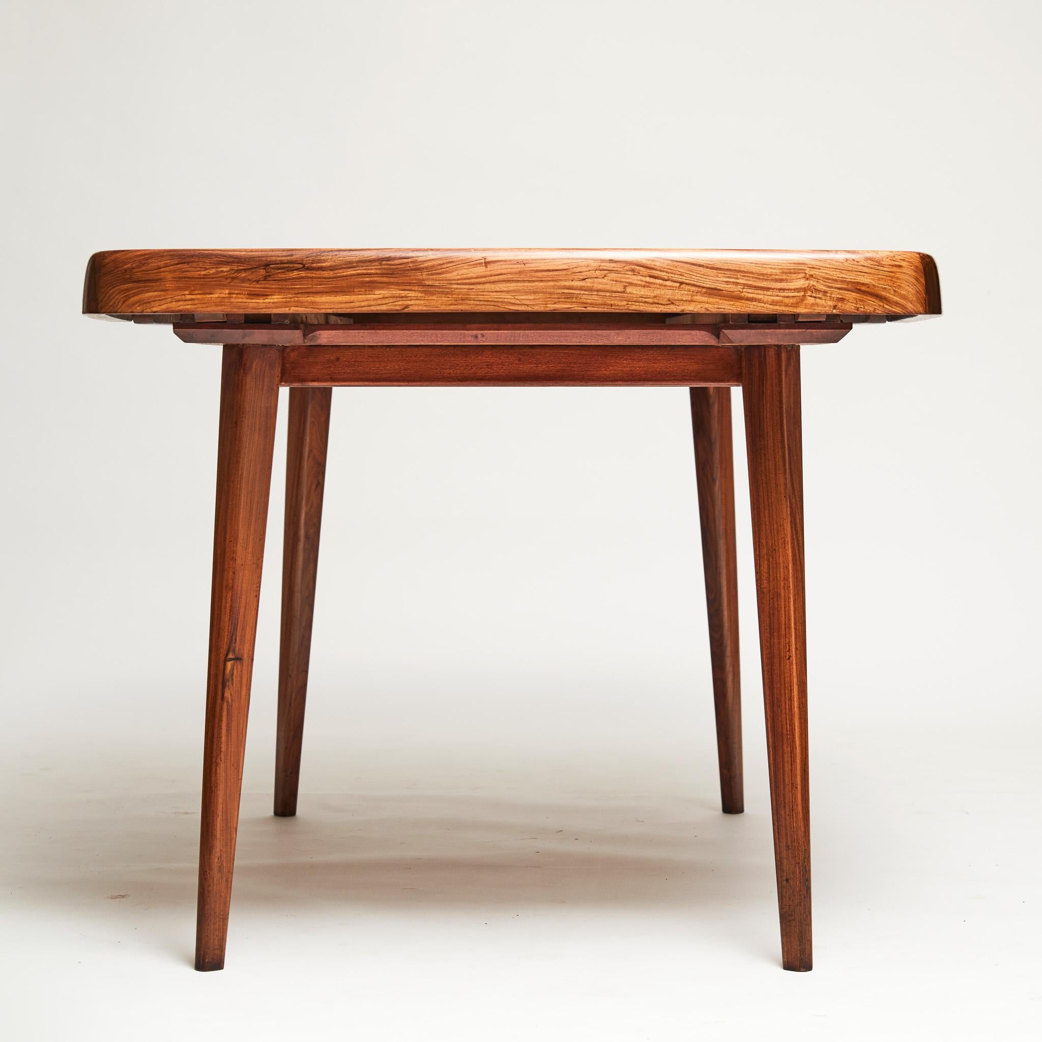 Table de salle à manger moderne du milieu du siècle en bois dur Caviuna par Carlo Hauner 1950's Brésil en vente 4