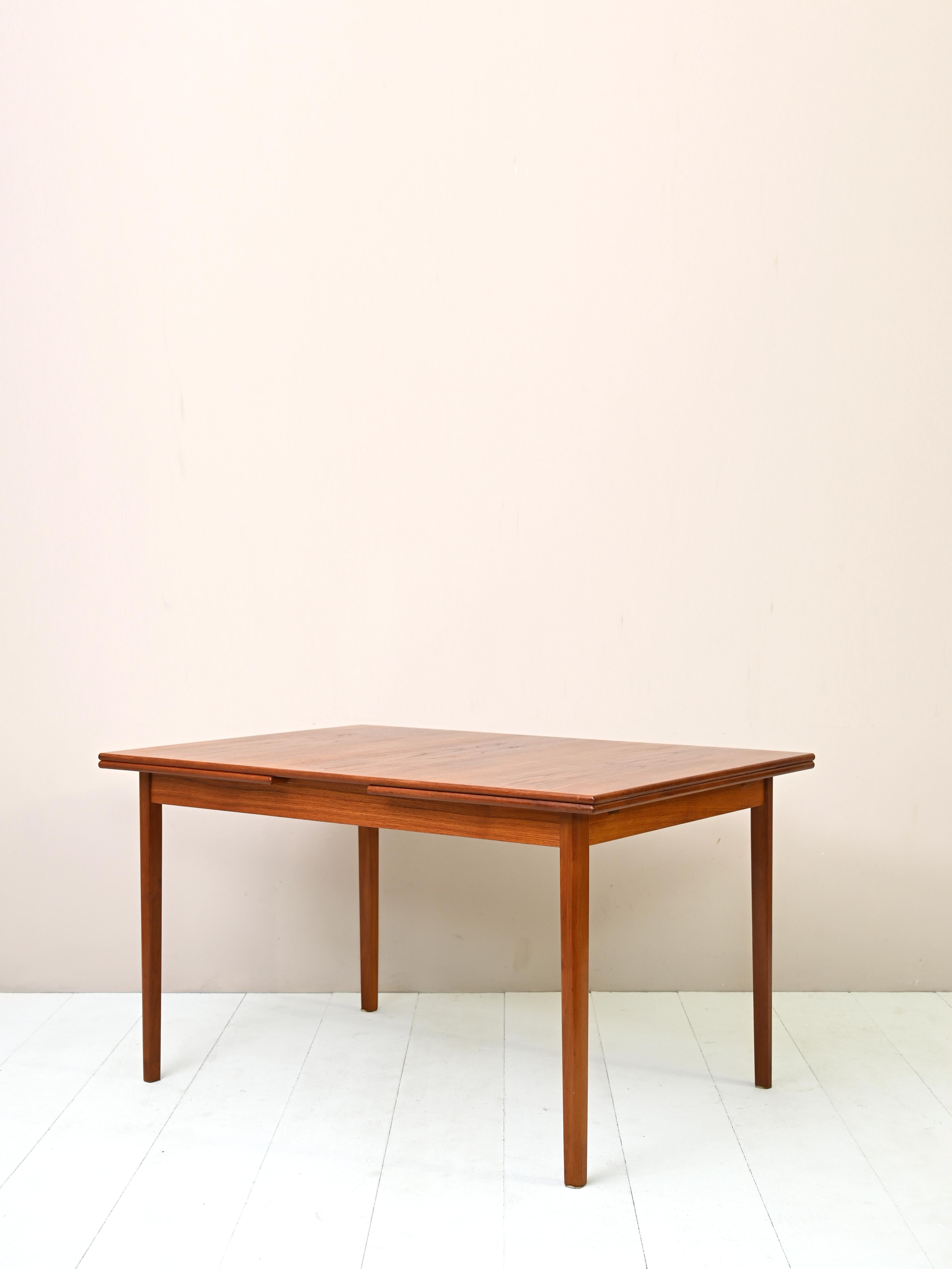 Scandinavian Modern Extendable Dining Table of Danish Manufacture For Sale