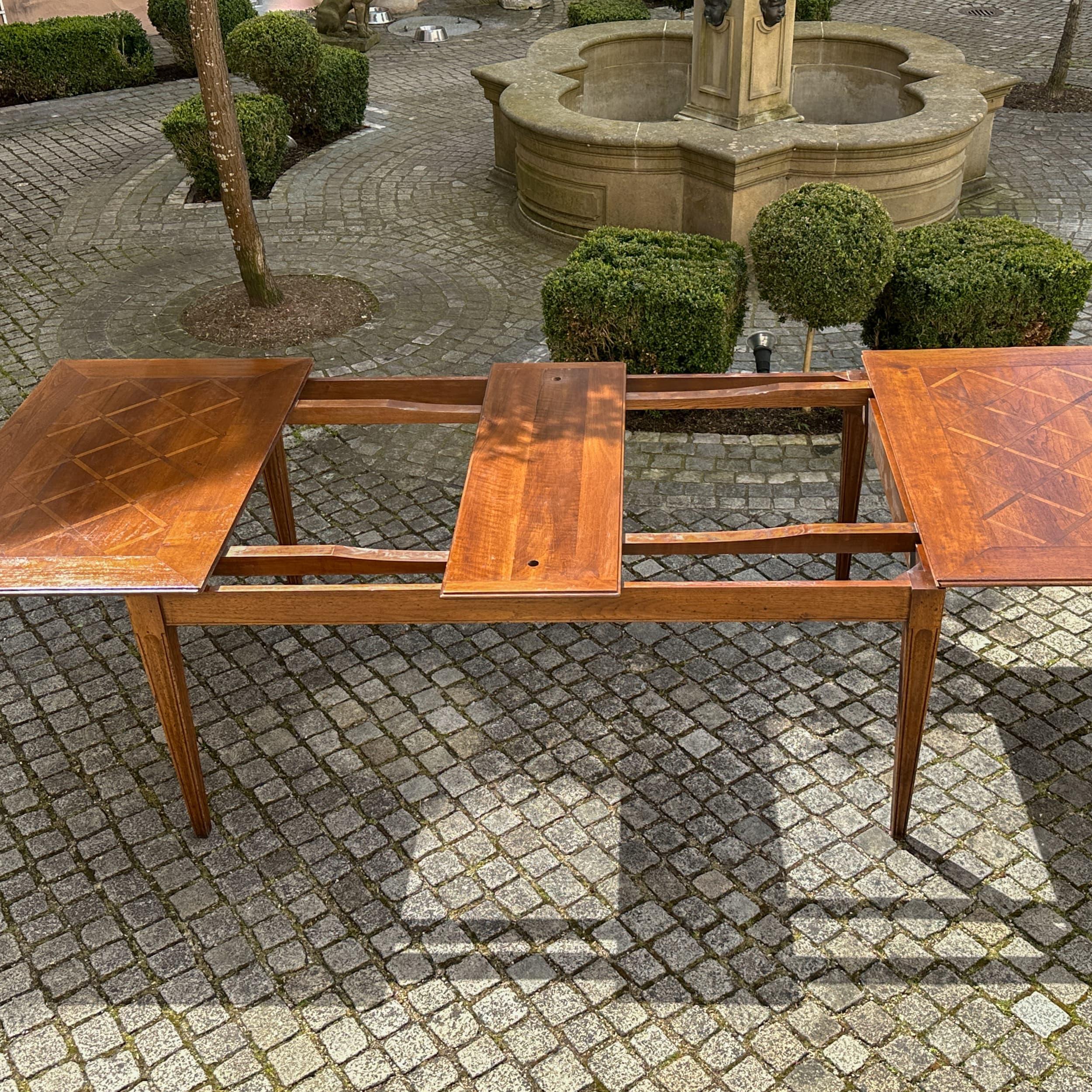 Table de salle à manger à rallonge avec plateau en parquet, début du 20e siècle en vente 2