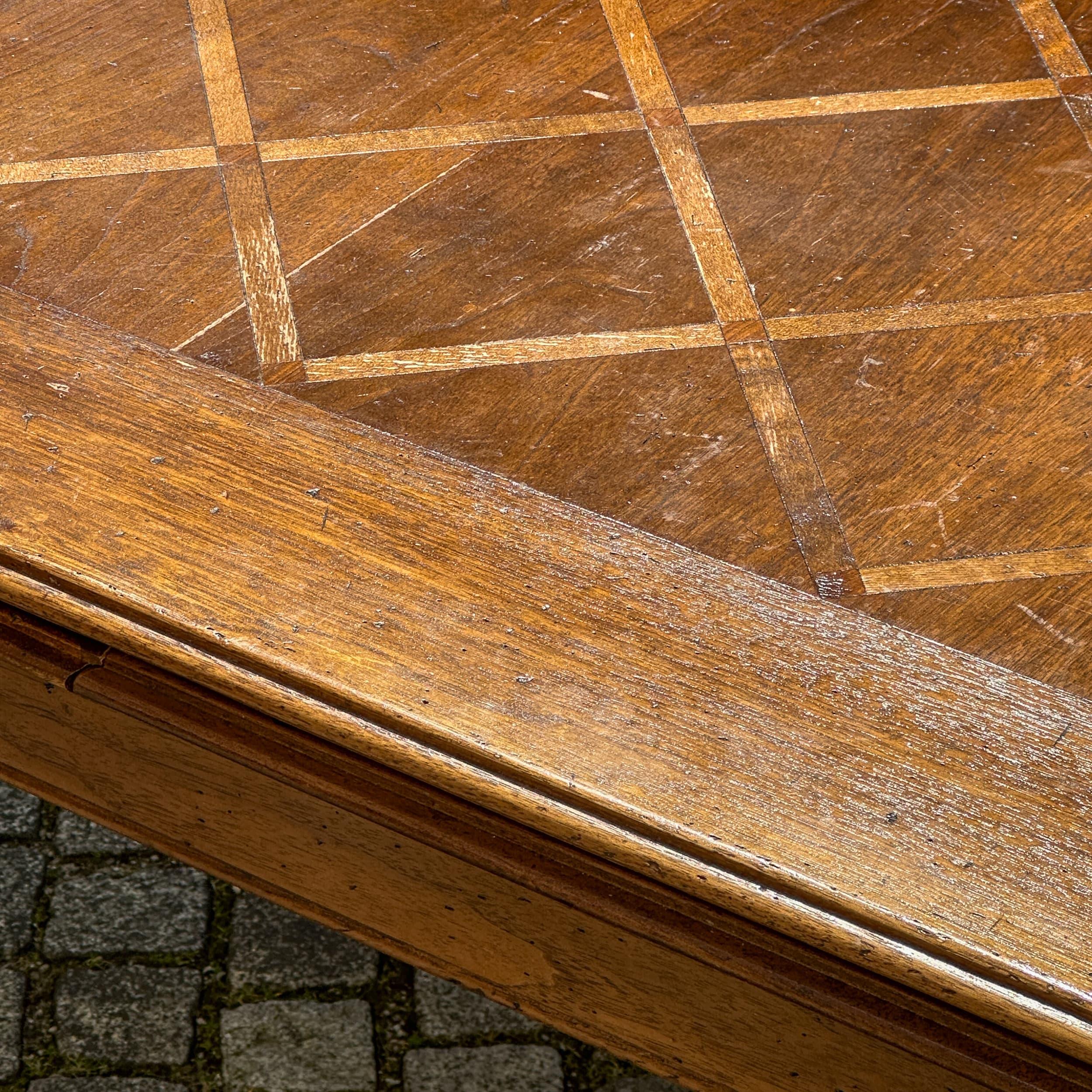 Parqueterie Table de salle à manger à rallonge avec plateau en parquet, début du 20e siècle en vente