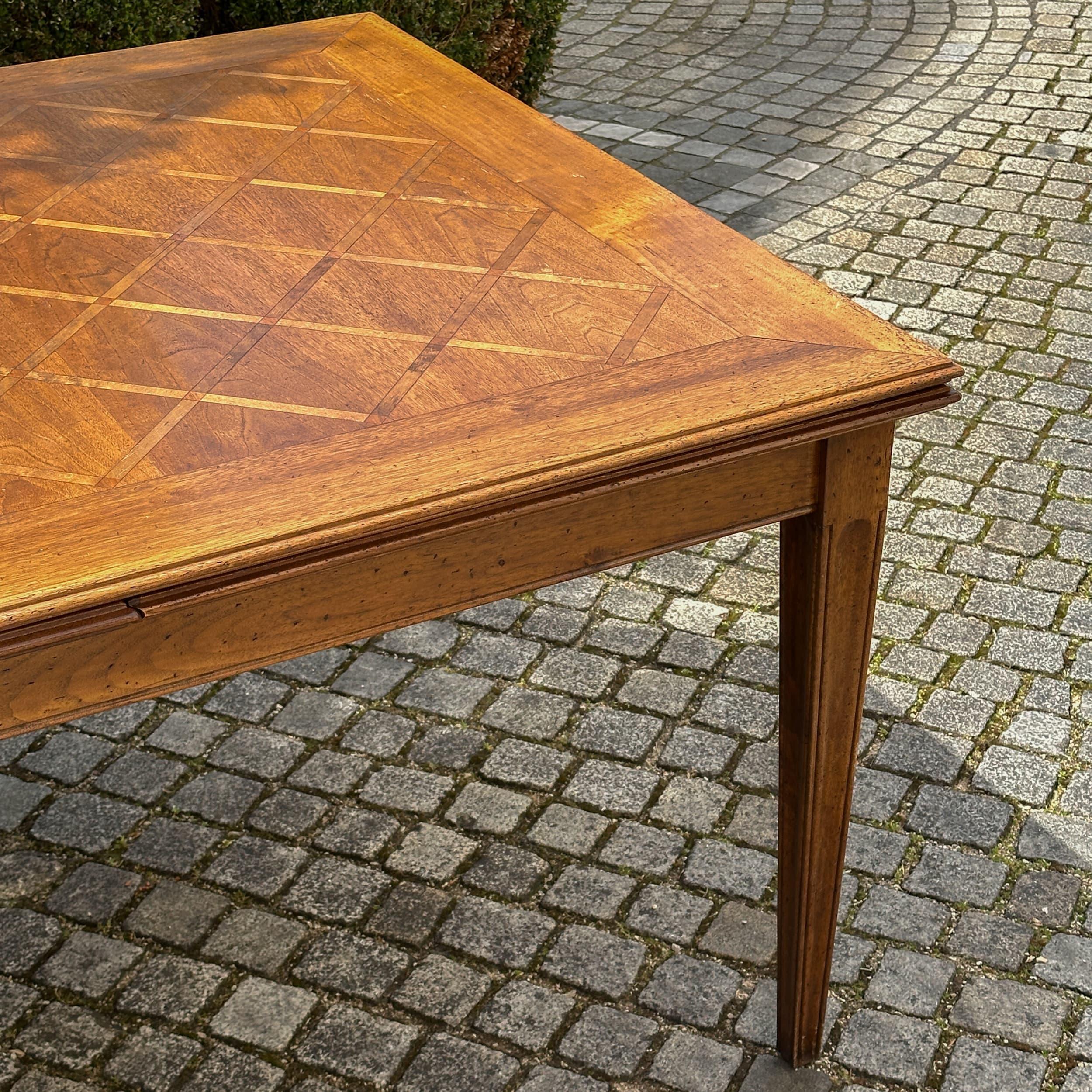 Table de salle à manger à rallonge avec plateau en parquet, début du 20e siècle Bon état - En vente à Greding, DE