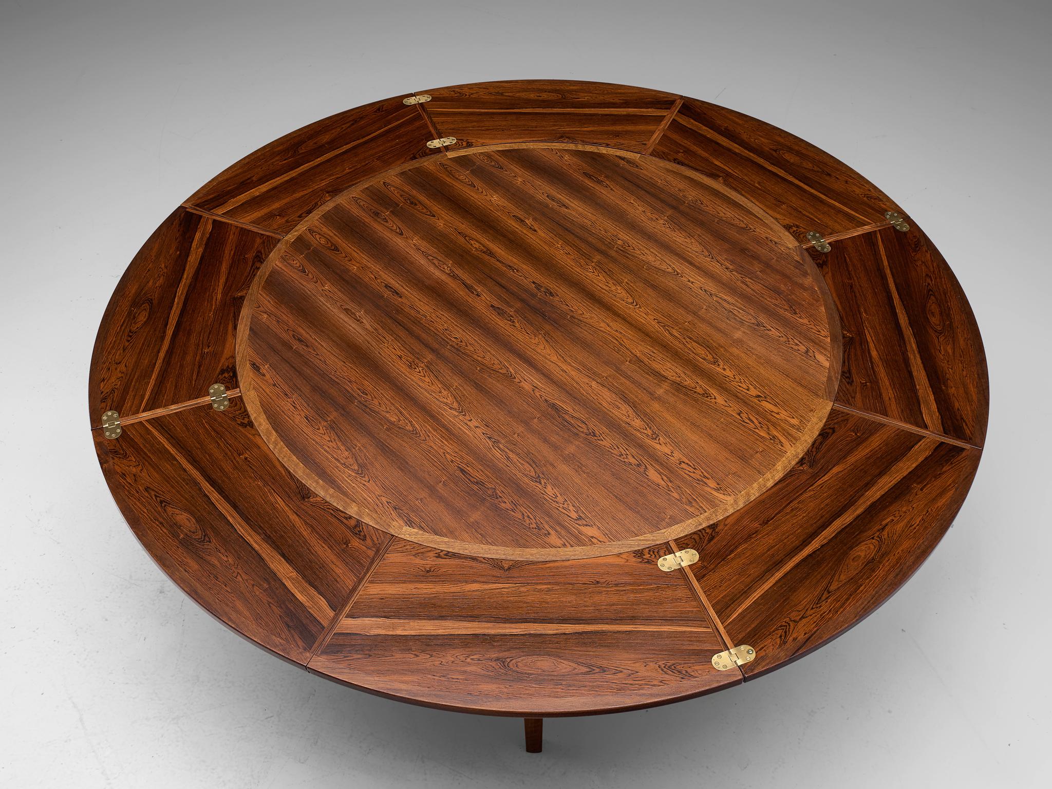 Extendable 'Flip-Top' Lotus Table in Rosewood by Dyrlund In Good Condition In Waalwijk, NL