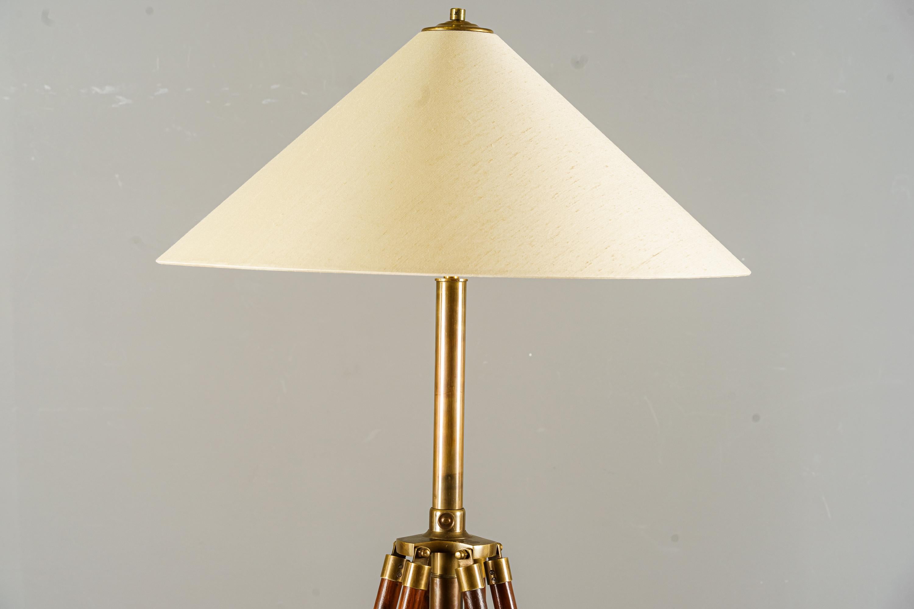 Extendable Floor lamp vienna around 1950s
Extendable from 150cm up to 190cm
The shade is replaced ( new )
