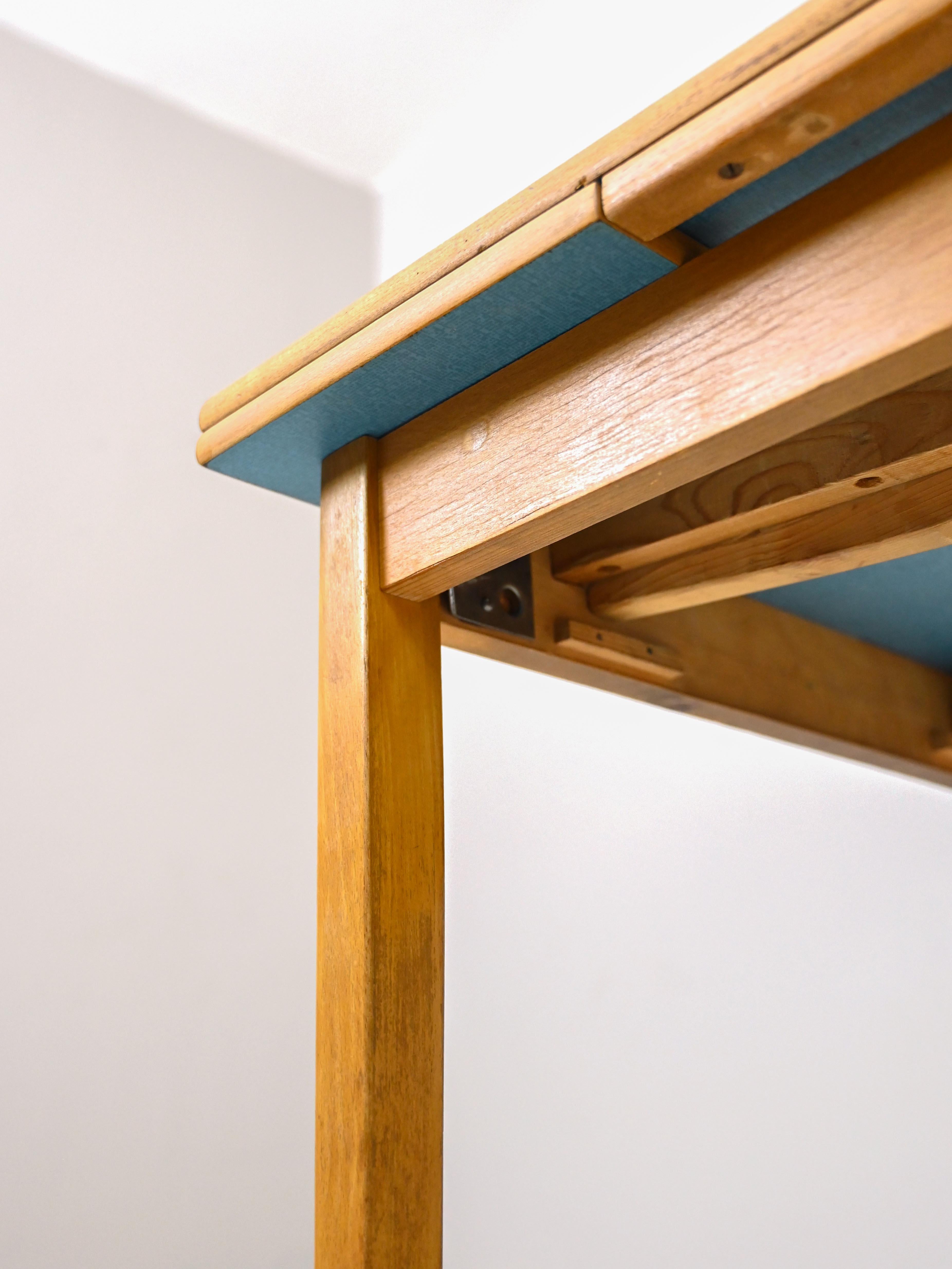 Extendable Formica Table 1