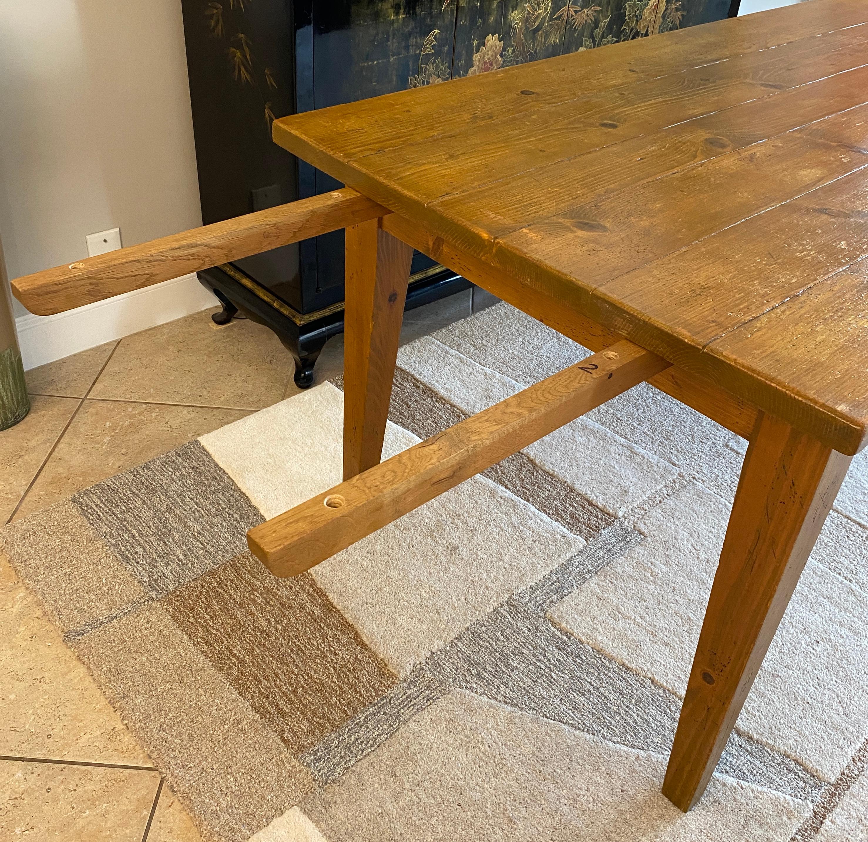 Extendable French Provincial Style Farm Table with Center Drawer In Good Condition For Sale In Miami, FL