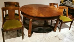 Tavolo da pranzo allungabile in stile Frenchempire in mogano-burro con quattro sedie