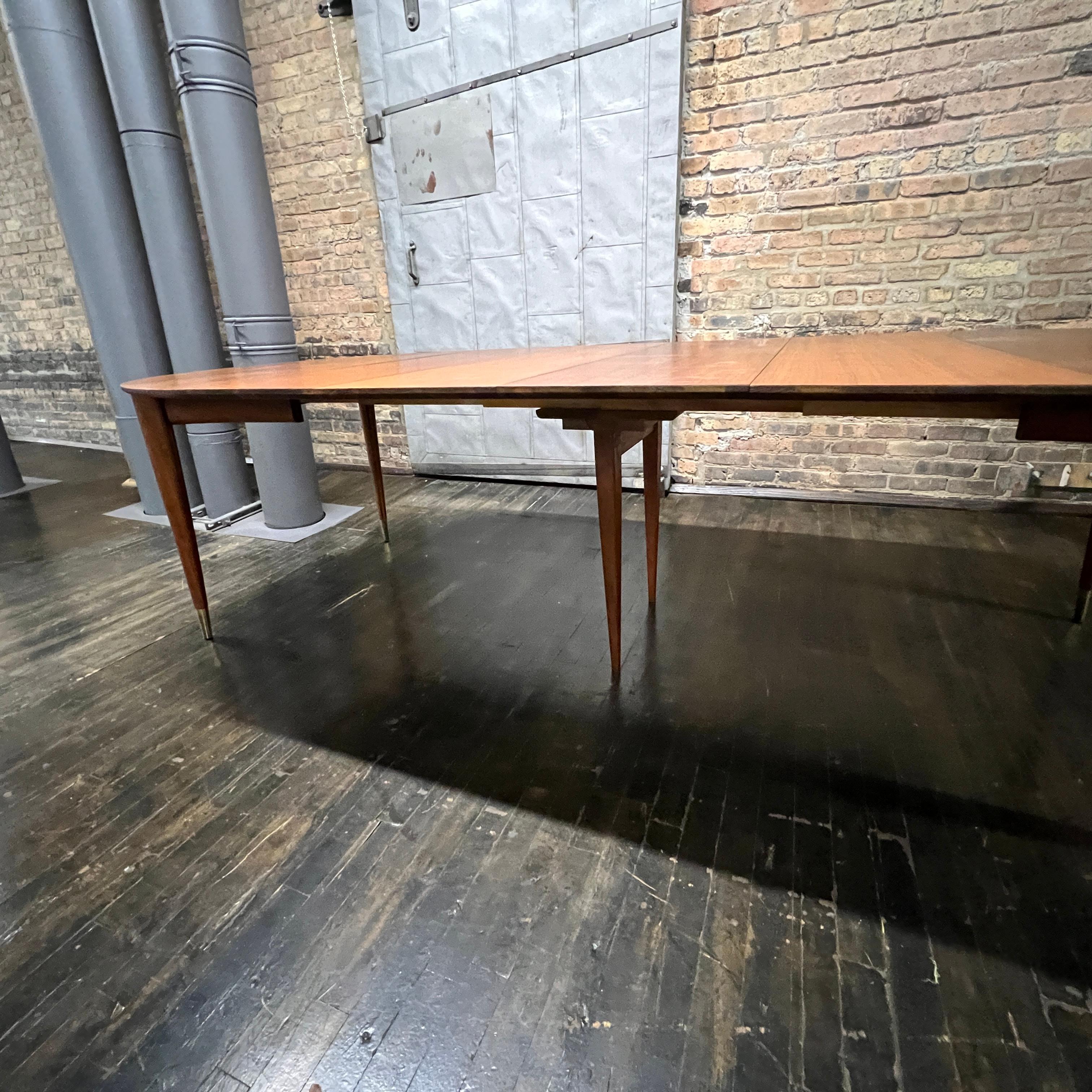 Extendable Gio Ponte Dining Table in Italian Walnut by Singer and Sons  4