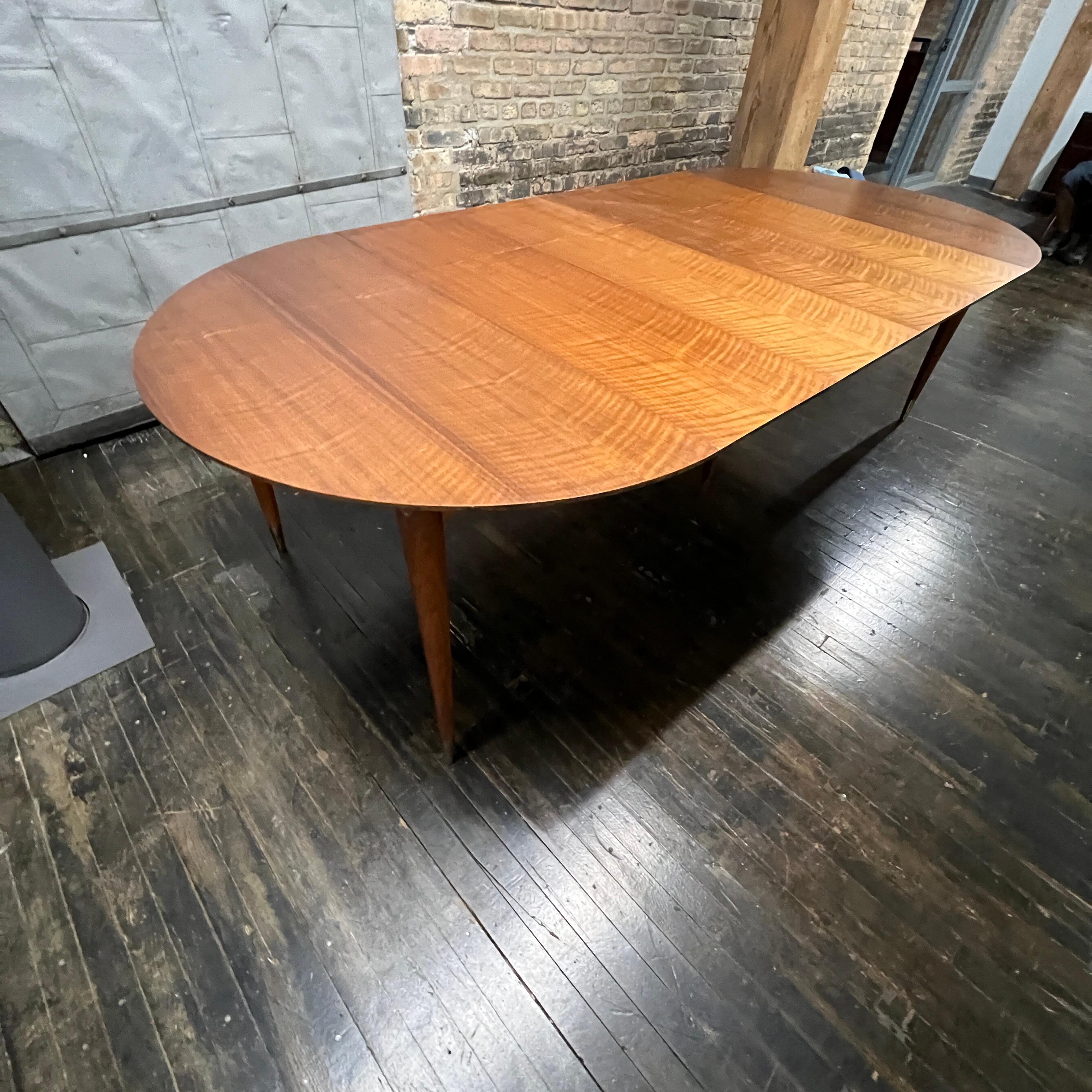 Extendable Gio Ponte Dining Table in Italian Walnut by Singer and Sons  7
