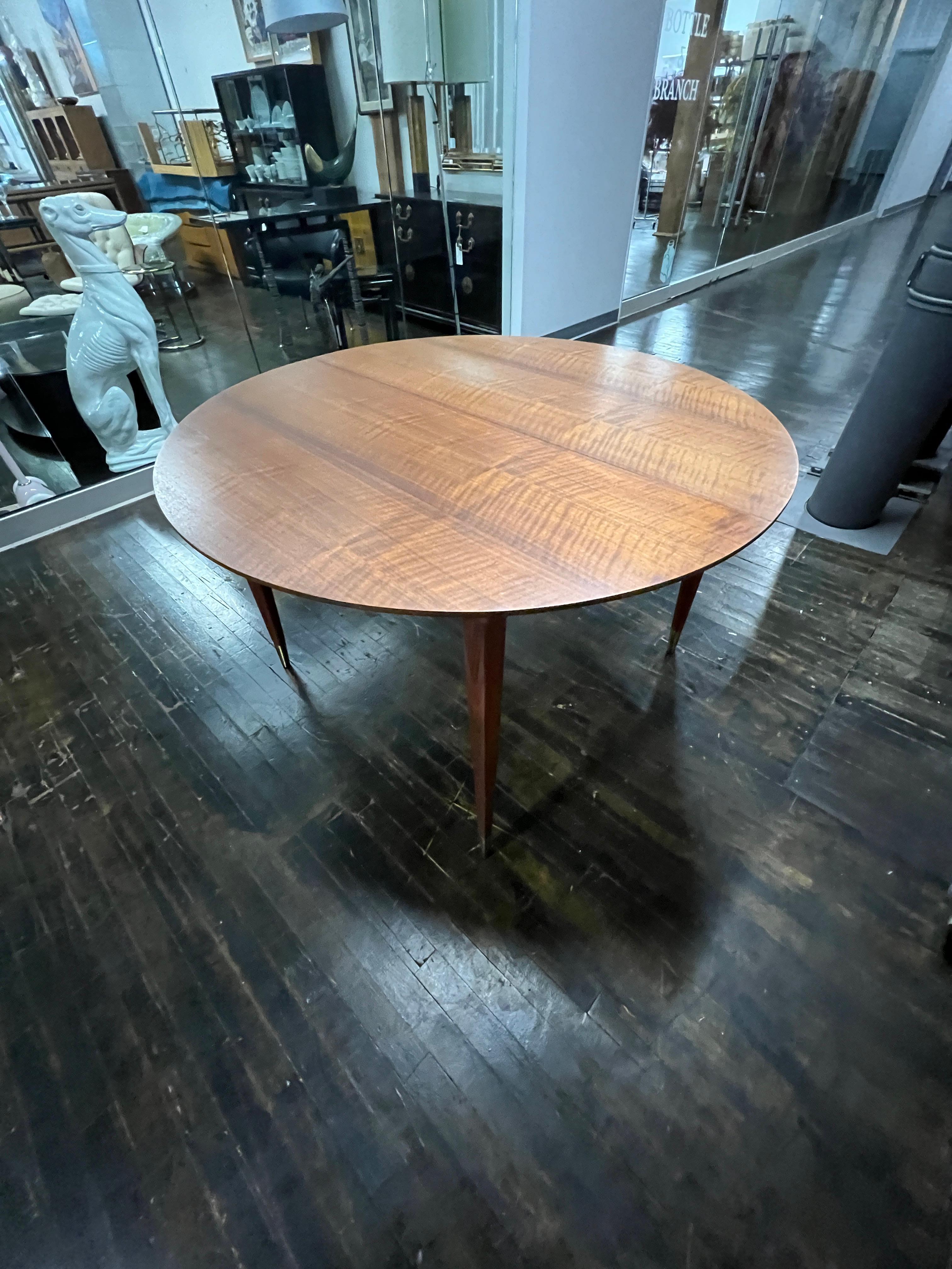 20th Century Extendable Gio Ponte Dining Table in Italian Walnut by Singer and Sons 