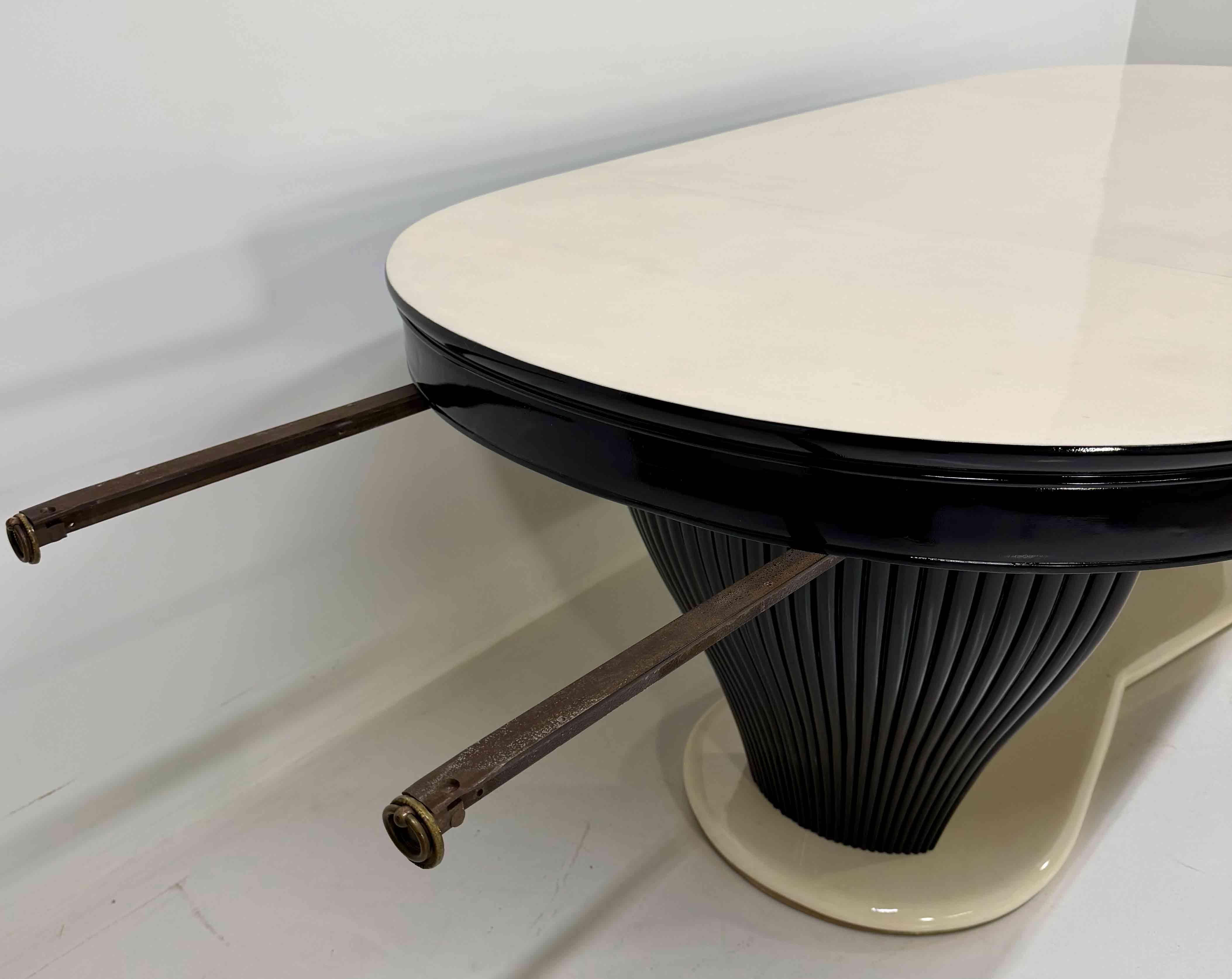 Table de salle à manger extensible Art déco italien att. Vittorio Dassi en parchemin, années 1940 en vente 6