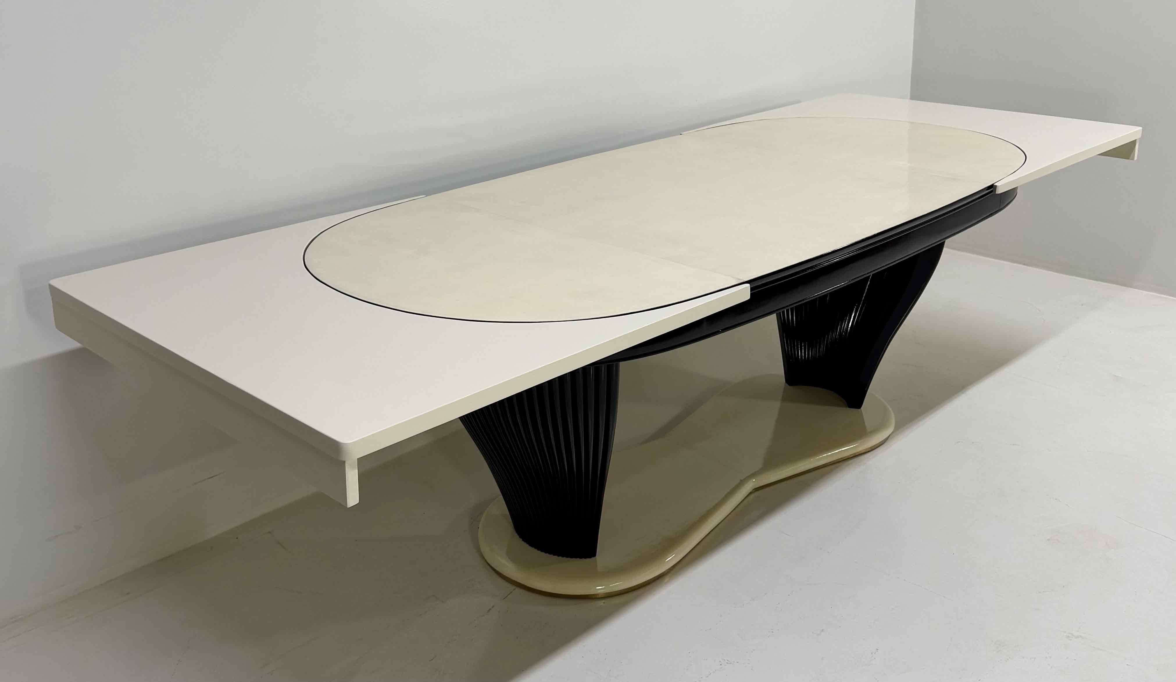 Table de salle à manger extensible Art déco italien att. Vittorio Dassi en parchemin, années 1940 en vente 9