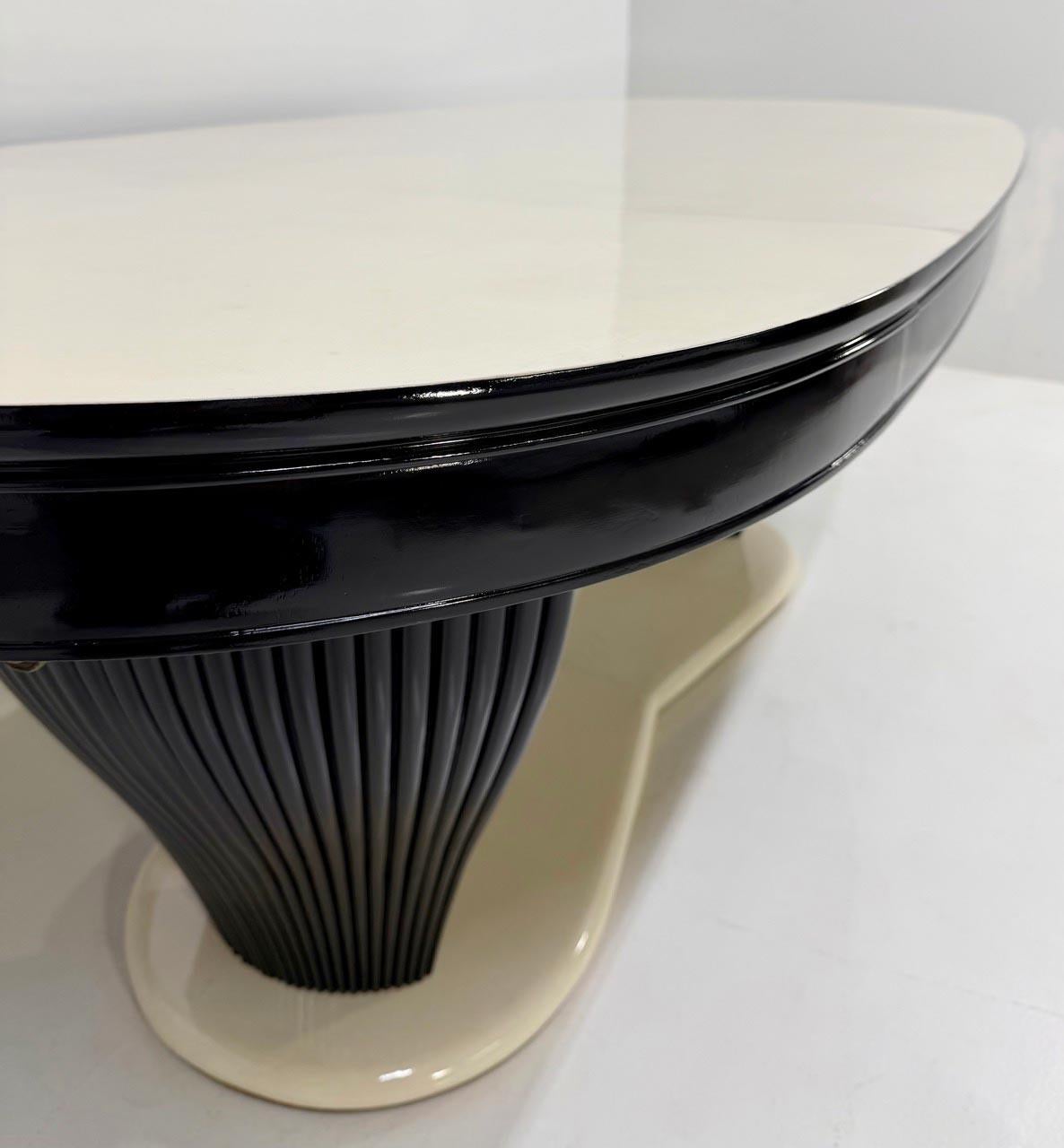 Table de salle à manger extensible Art déco italien att. Vittorio Dassi en parchemin, années 1940 en vente 3