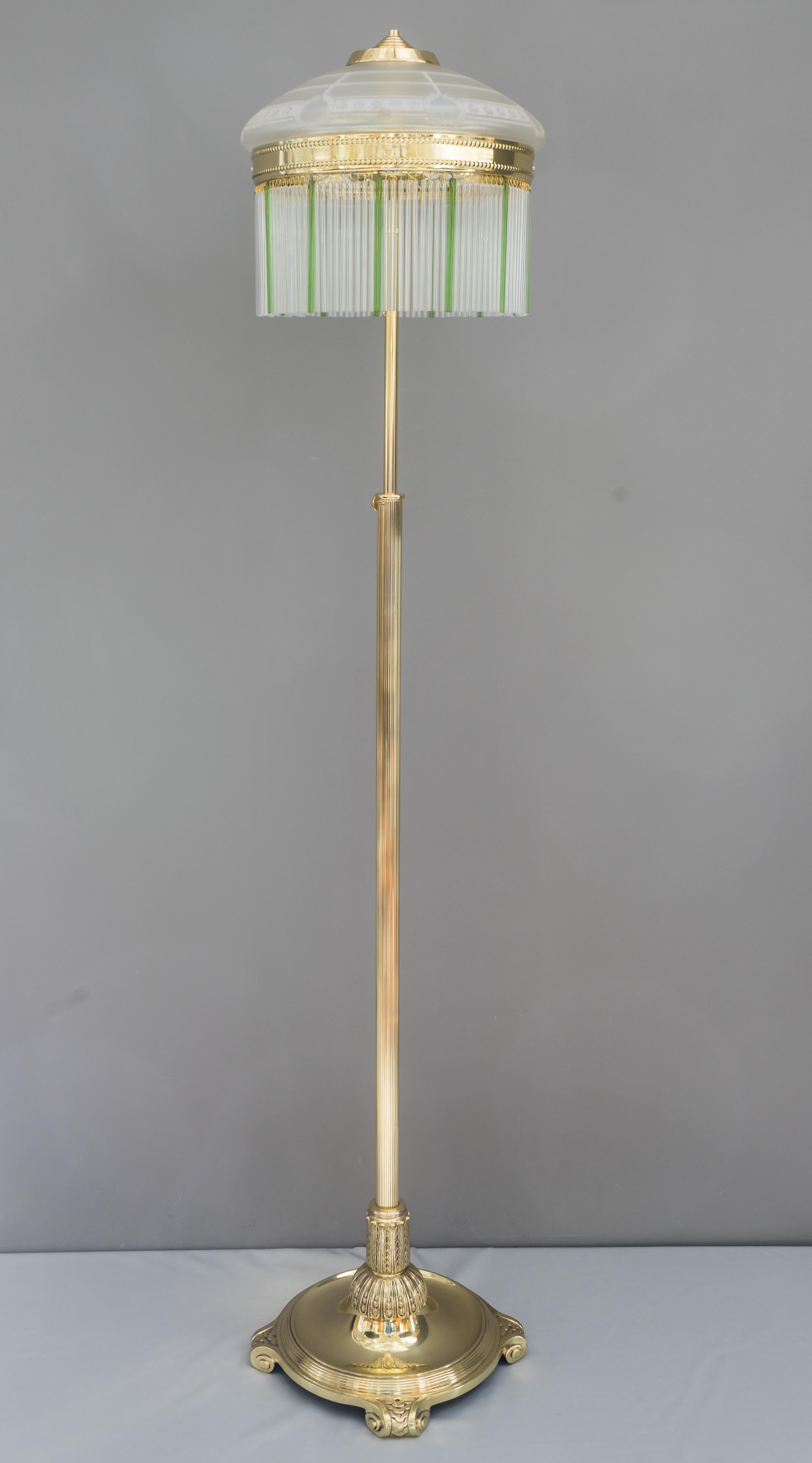 Extendable jugendstil floor lamp vienna circa 1908
Extendable from 150cm up to 183cm
Brass polished and stove enameled
Original glass shade
Glass sticks are replaced ( new ) Only the green glass sticks are original.