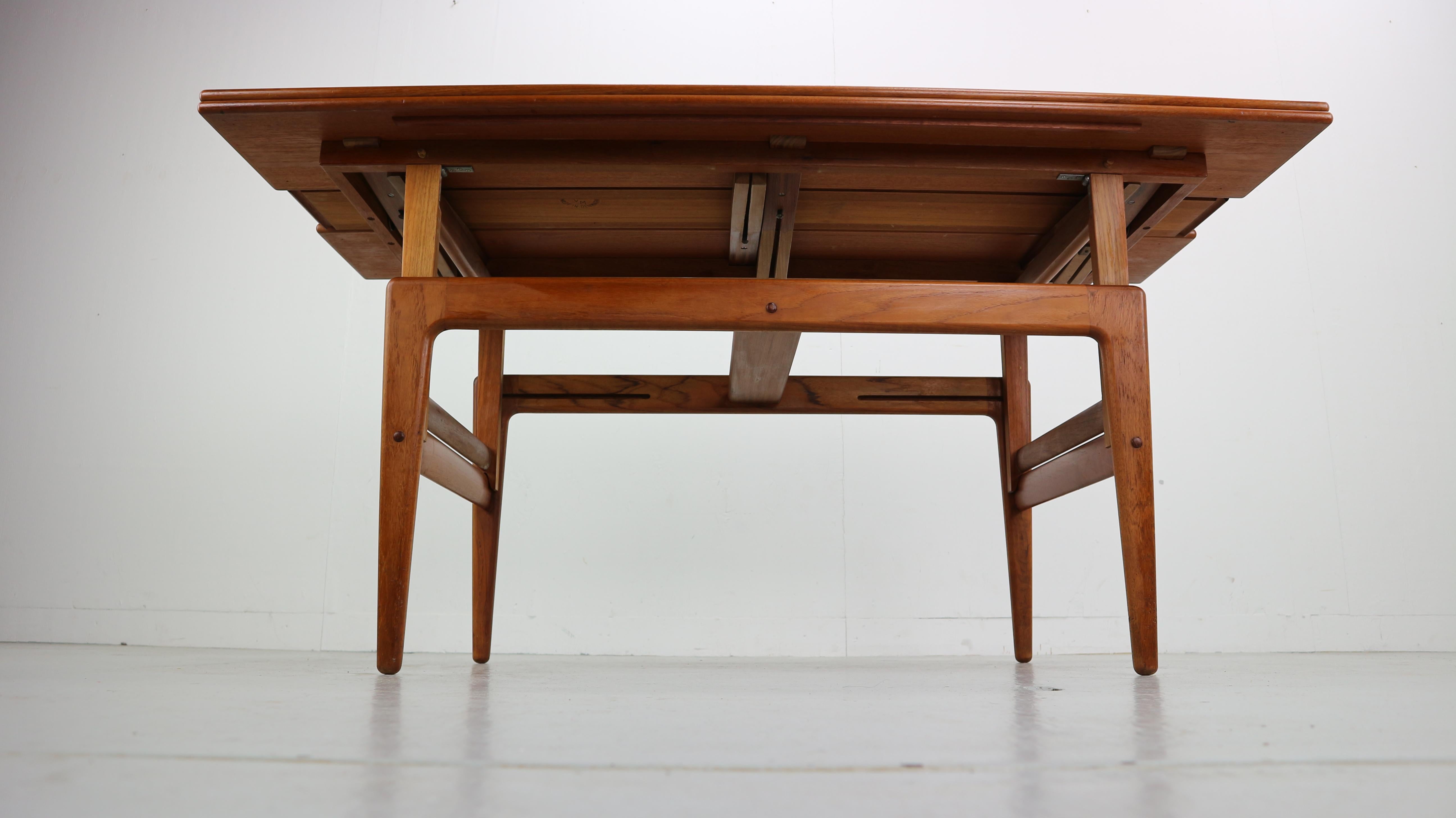 Extendable Kai Kristiansen Elevator Table, Denmark, 1960s In Good Condition In The Hague, NL