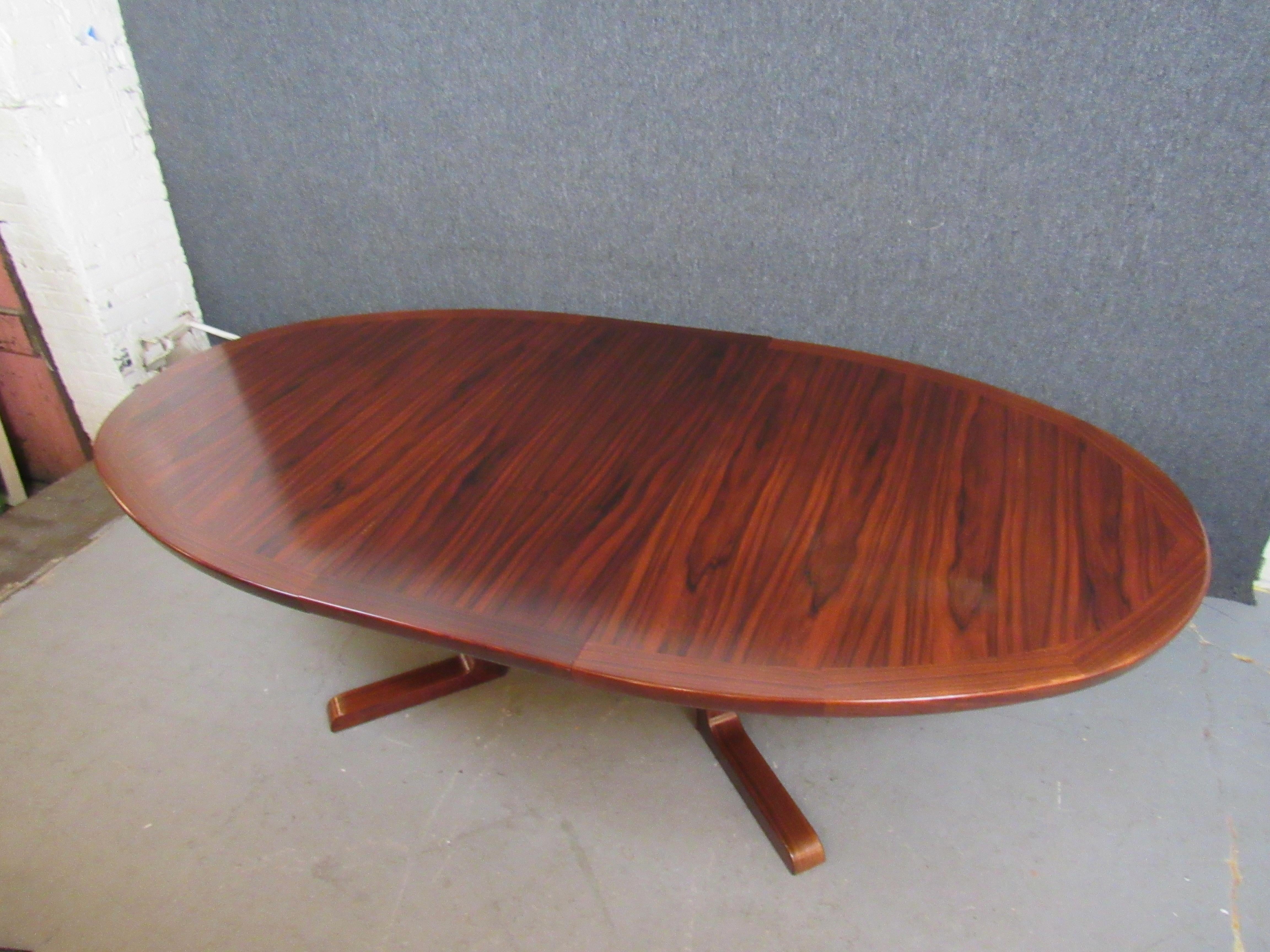 Extendable Mid-Century Danish Rosewood Table by Skovby 1