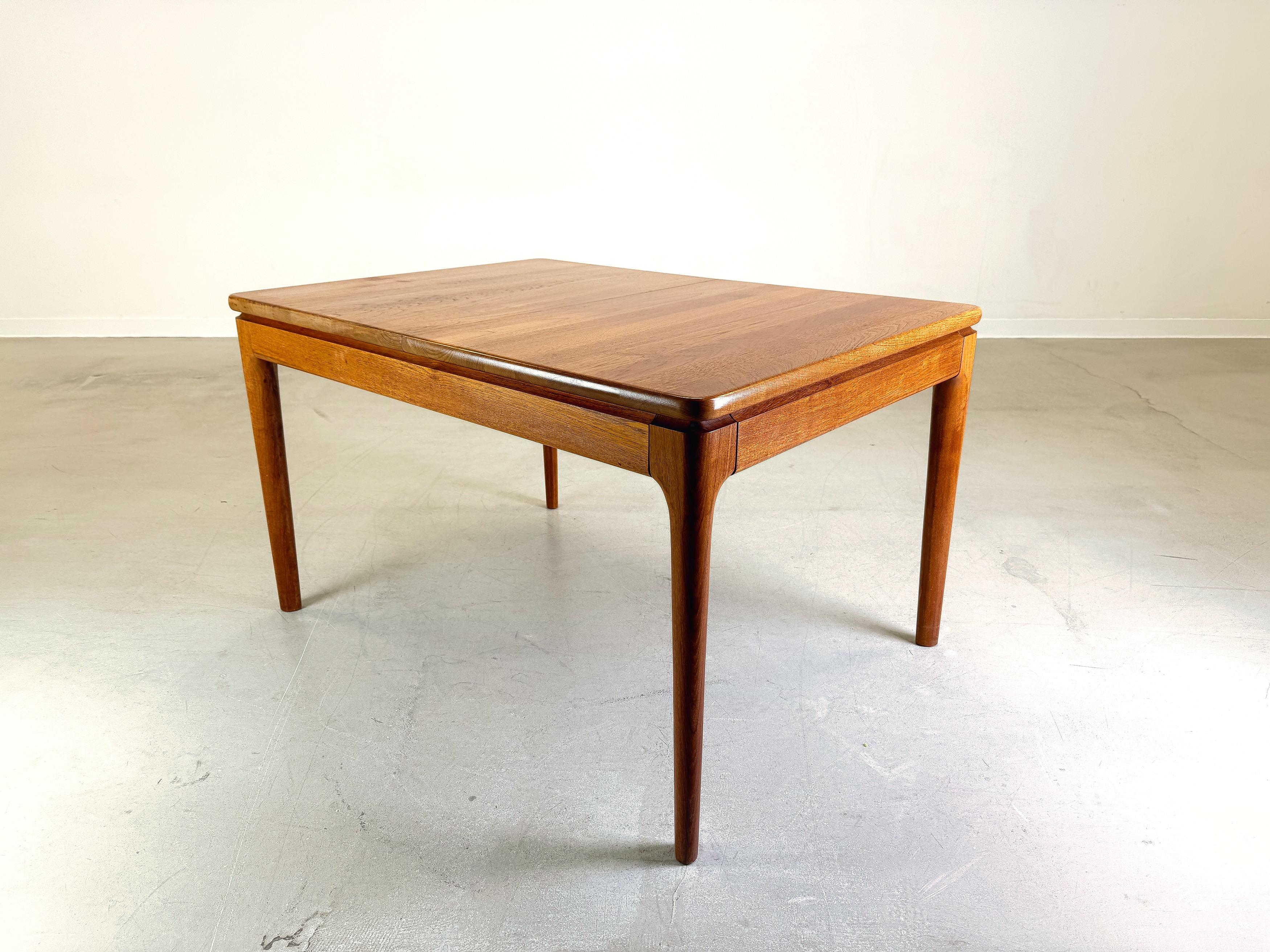 Mid-Century Modern Table de salle à manger extensible Mid Century Glostrup Møbelfabrik teck en vente