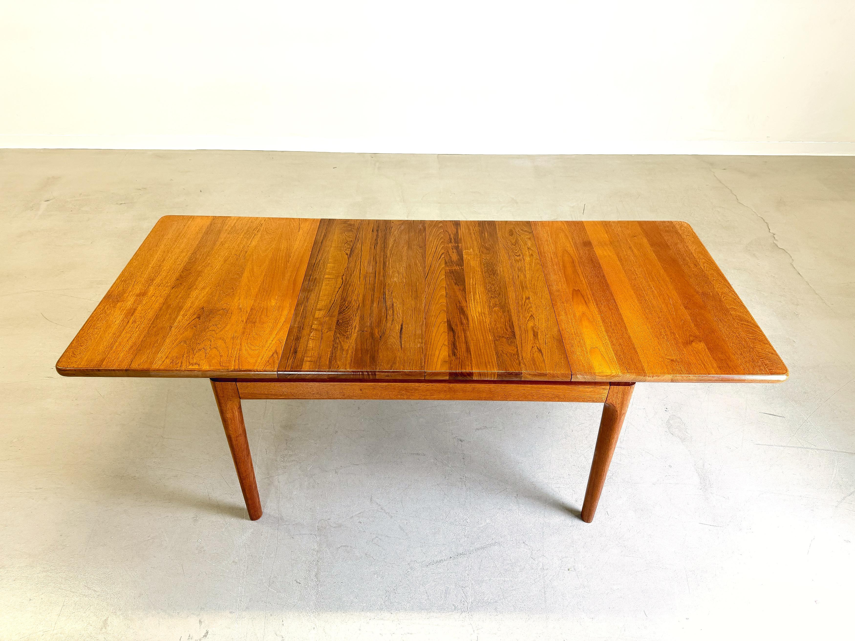 Milieu du XXe siècle Table de salle à manger extensible Mid Century Glostrup Møbelfabrik teck en vente
