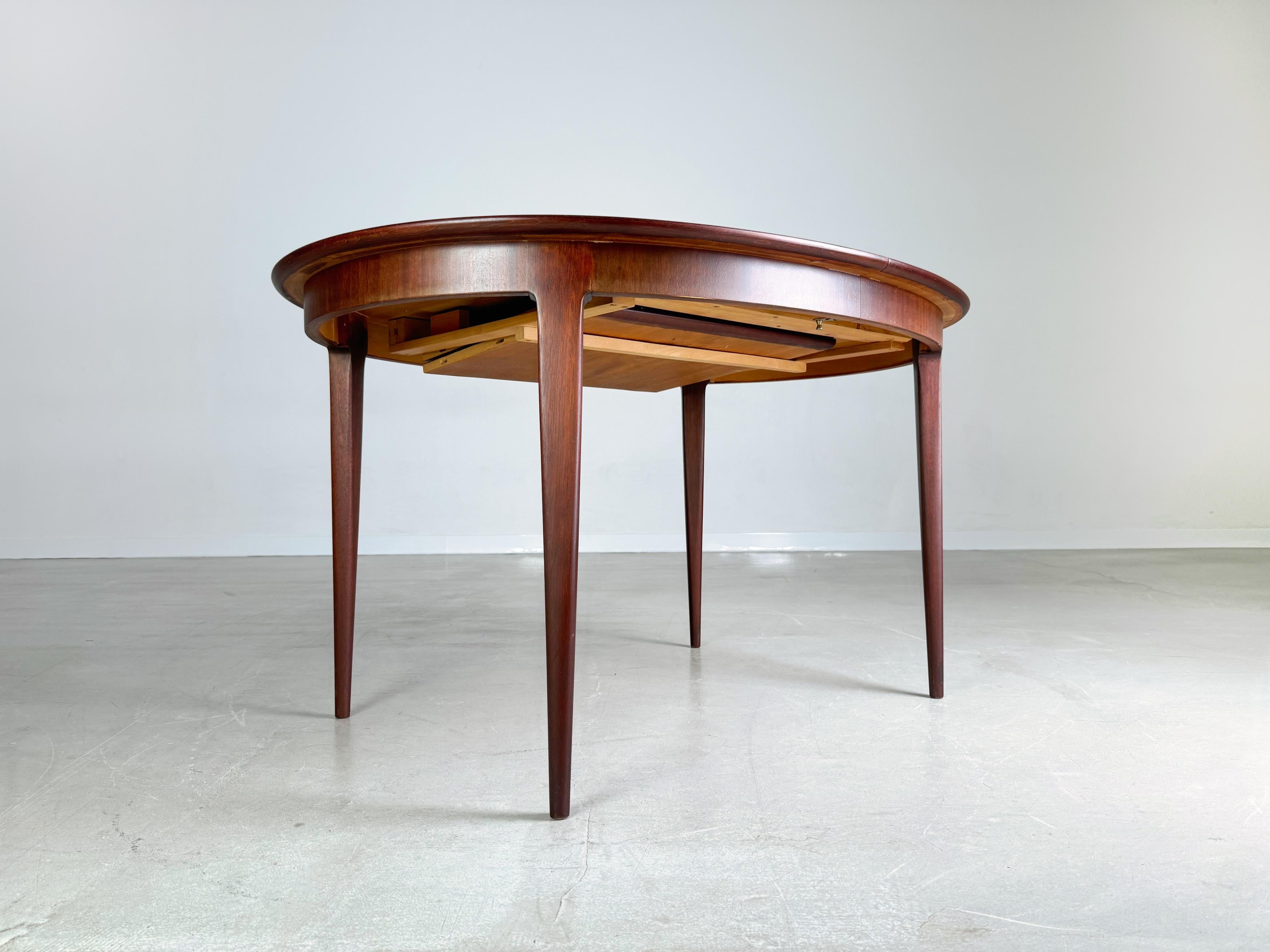 Ausziehbarer Mid-Century-Esstisch aus dunklem Holz, Vintage, 1960er Jahre im Angebot 4