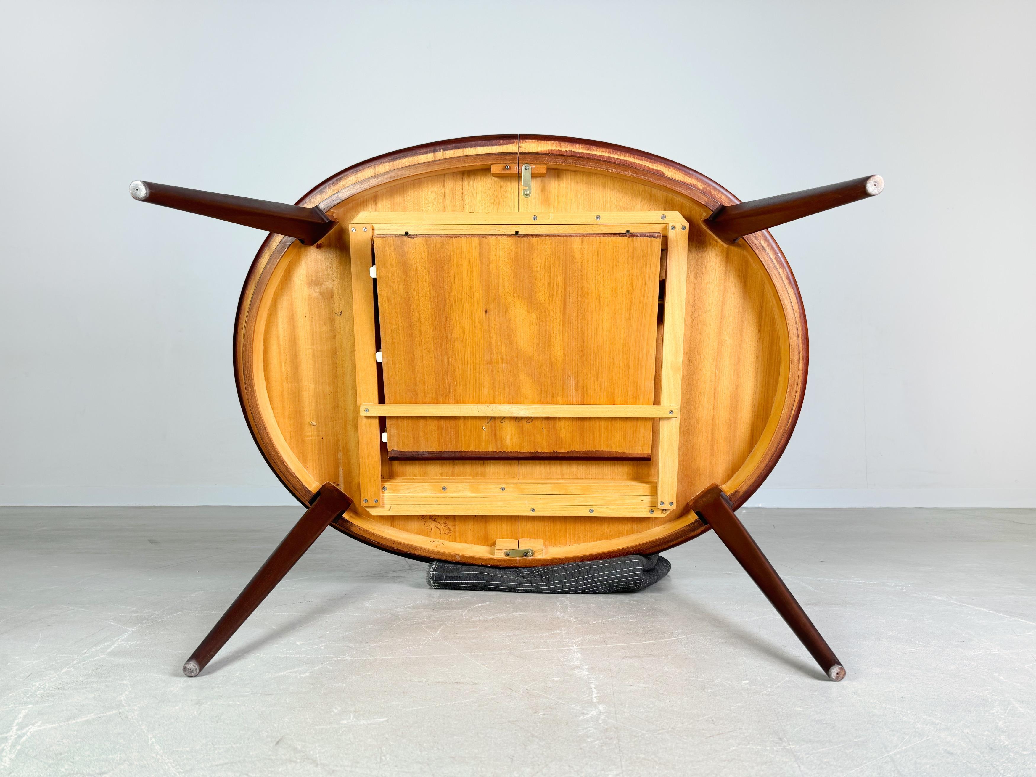 Ausziehbarer Mid-Century-Esstisch aus dunklem Holz, Vintage, 1960er Jahre im Angebot 6