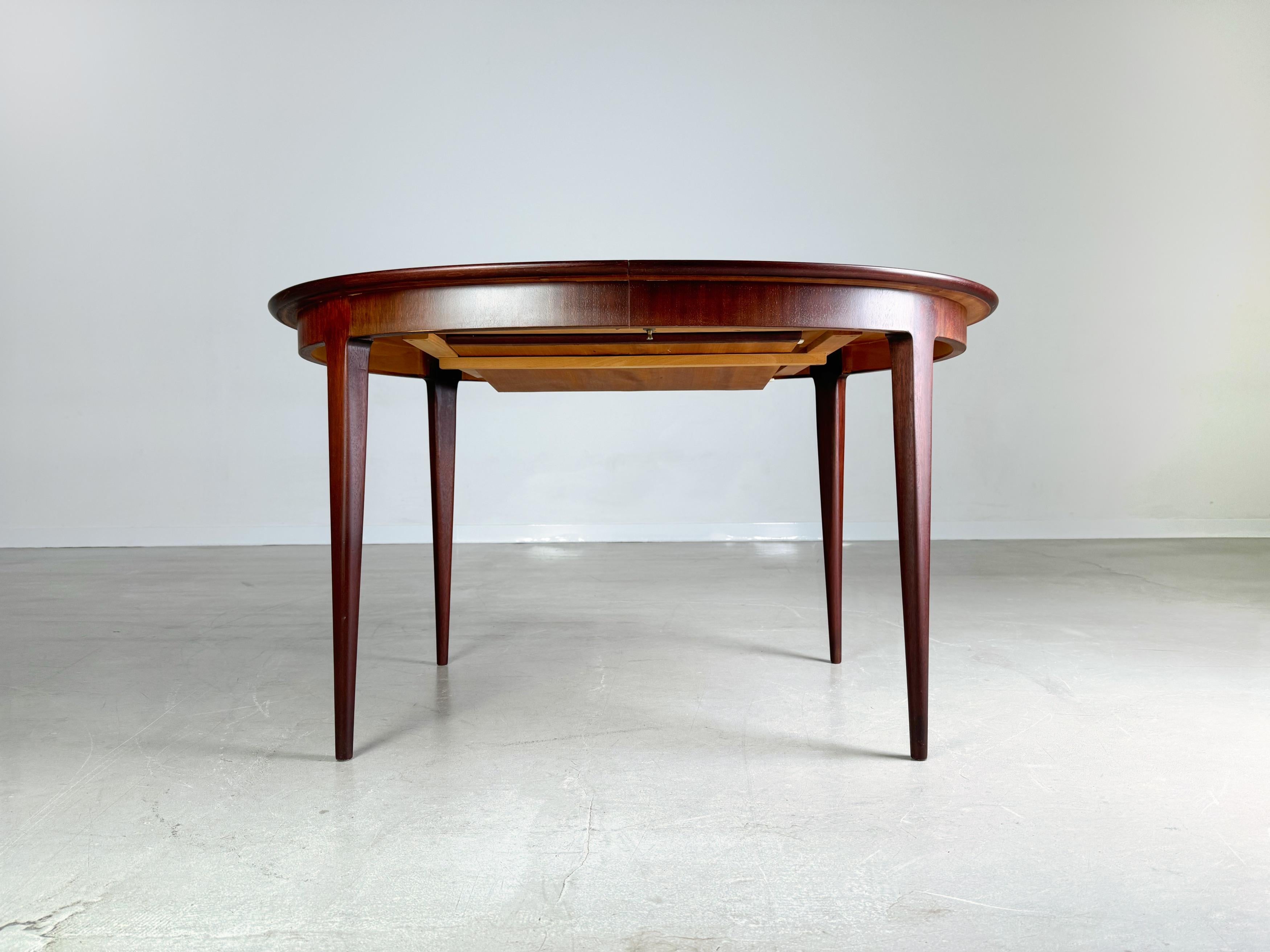 Ausziehbarer Mid-Century-Esstisch aus dunklem Holz, Vintage, 1960er Jahre (Moderne der Mitte des Jahrhunderts) im Angebot
