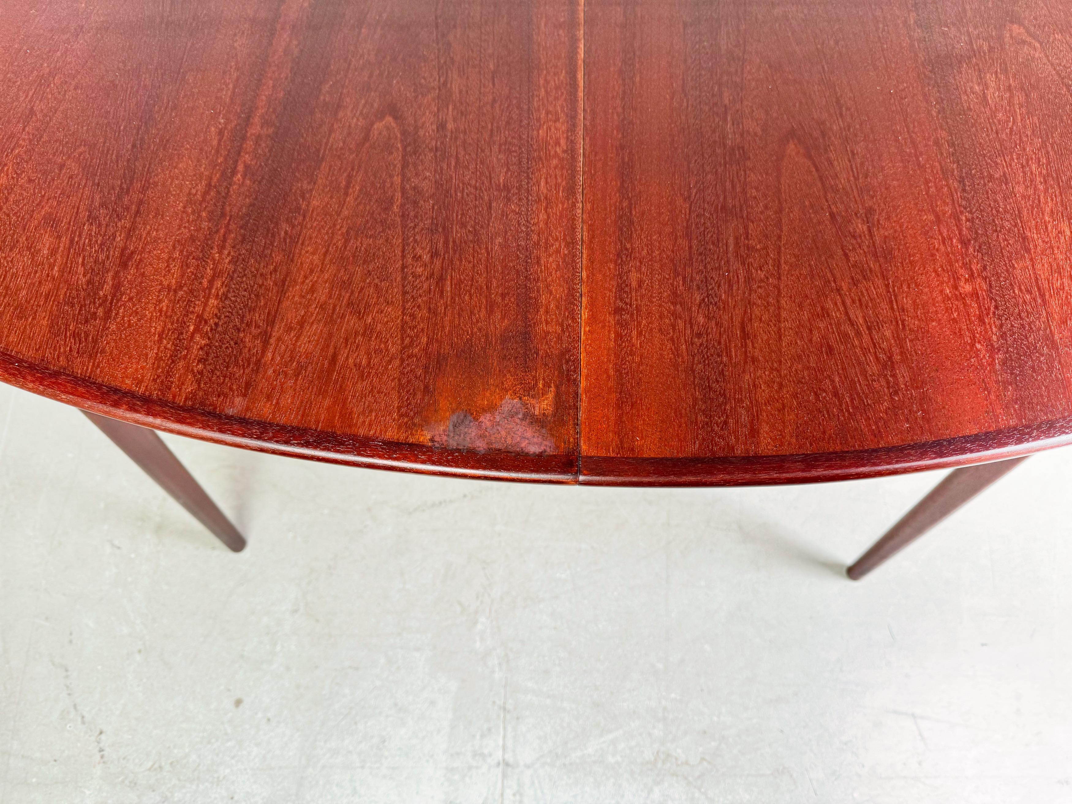 Ausziehbarer Mid-Century-Esstisch aus dunklem Holz, Vintage, 1960er Jahre (Mitte des 20. Jahrhunderts) im Angebot