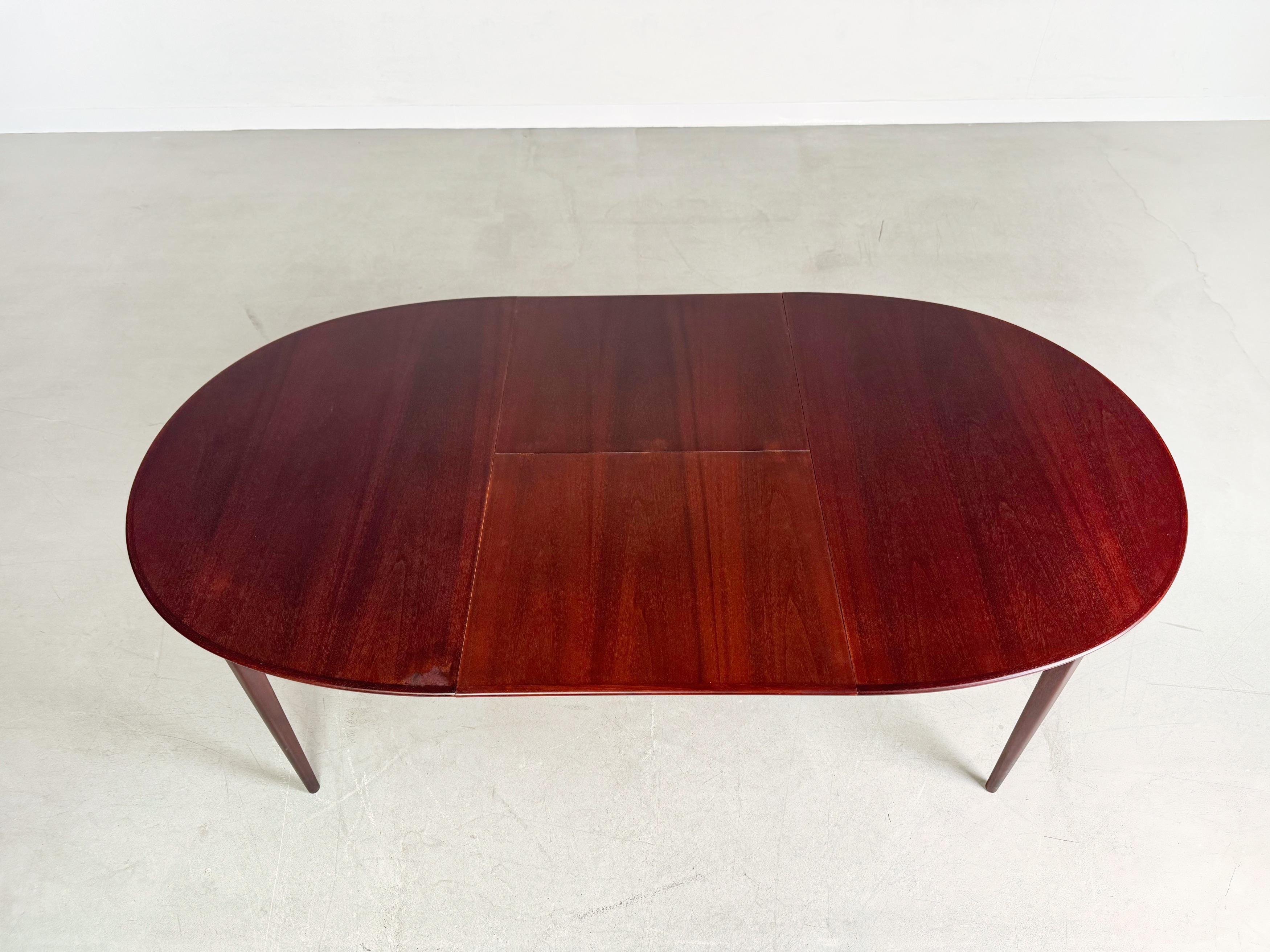 Ausziehbarer Mid-Century-Esstisch aus dunklem Holz, Vintage, 1960er Jahre im Angebot 3