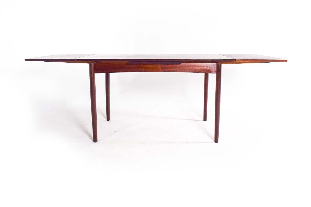 A beautiful mid century extension dining table in rosewood made by a Danish cabinet maker in the 1960’s. This table can also offer a generous space and increases in size 88 cm, once its draw leaves are extended the total lenght is 2,23 cm. A useable