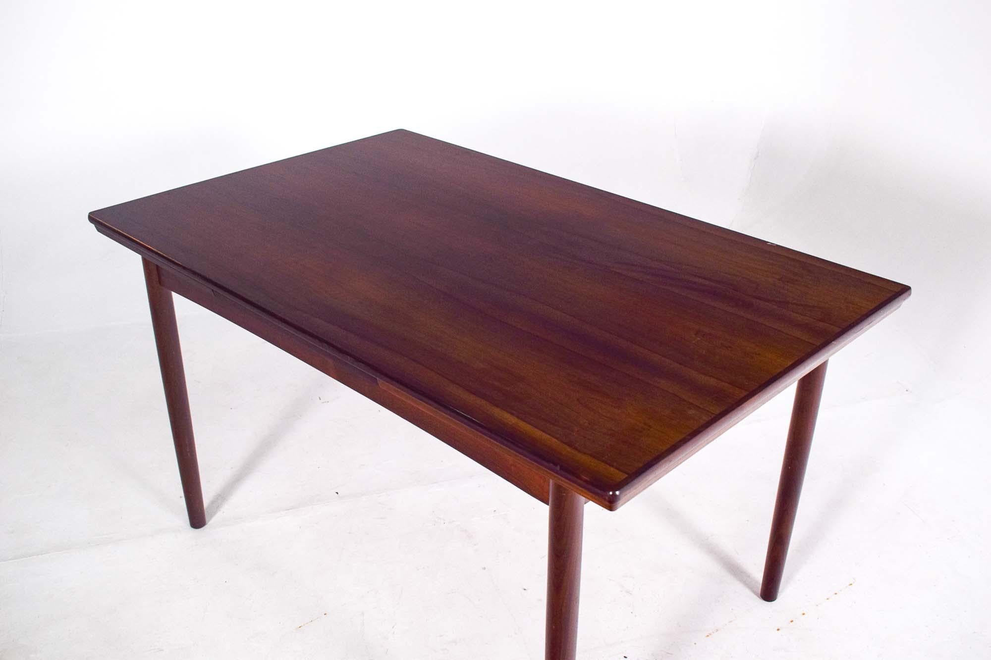 Extendable Mid-Century Modern Rosewood Dining Table In Good Condition For Sale In Lisboa, Lisboa