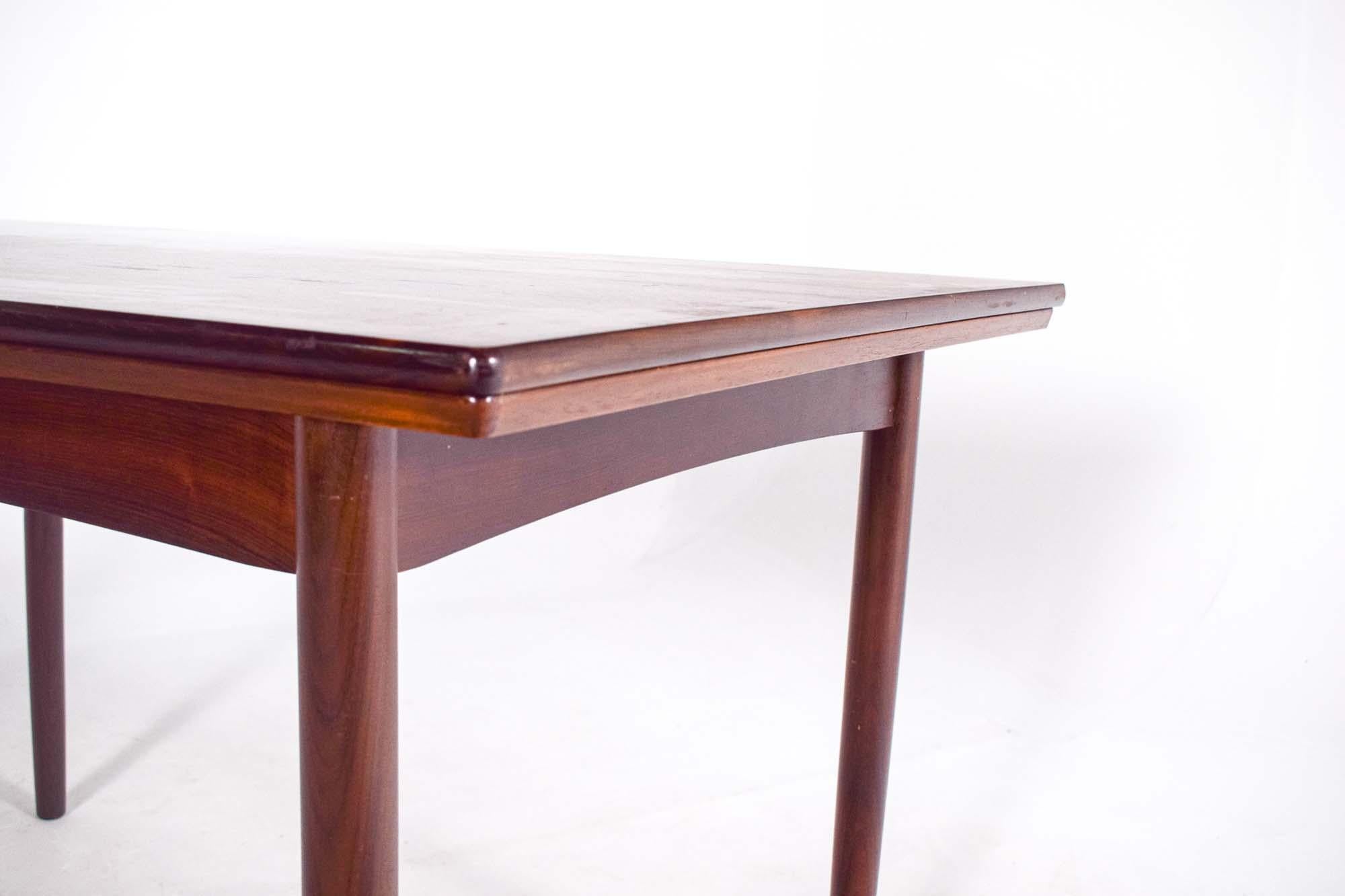 Mid-20th Century Extendable Mid-Century Modern Rosewood Dining Table For Sale