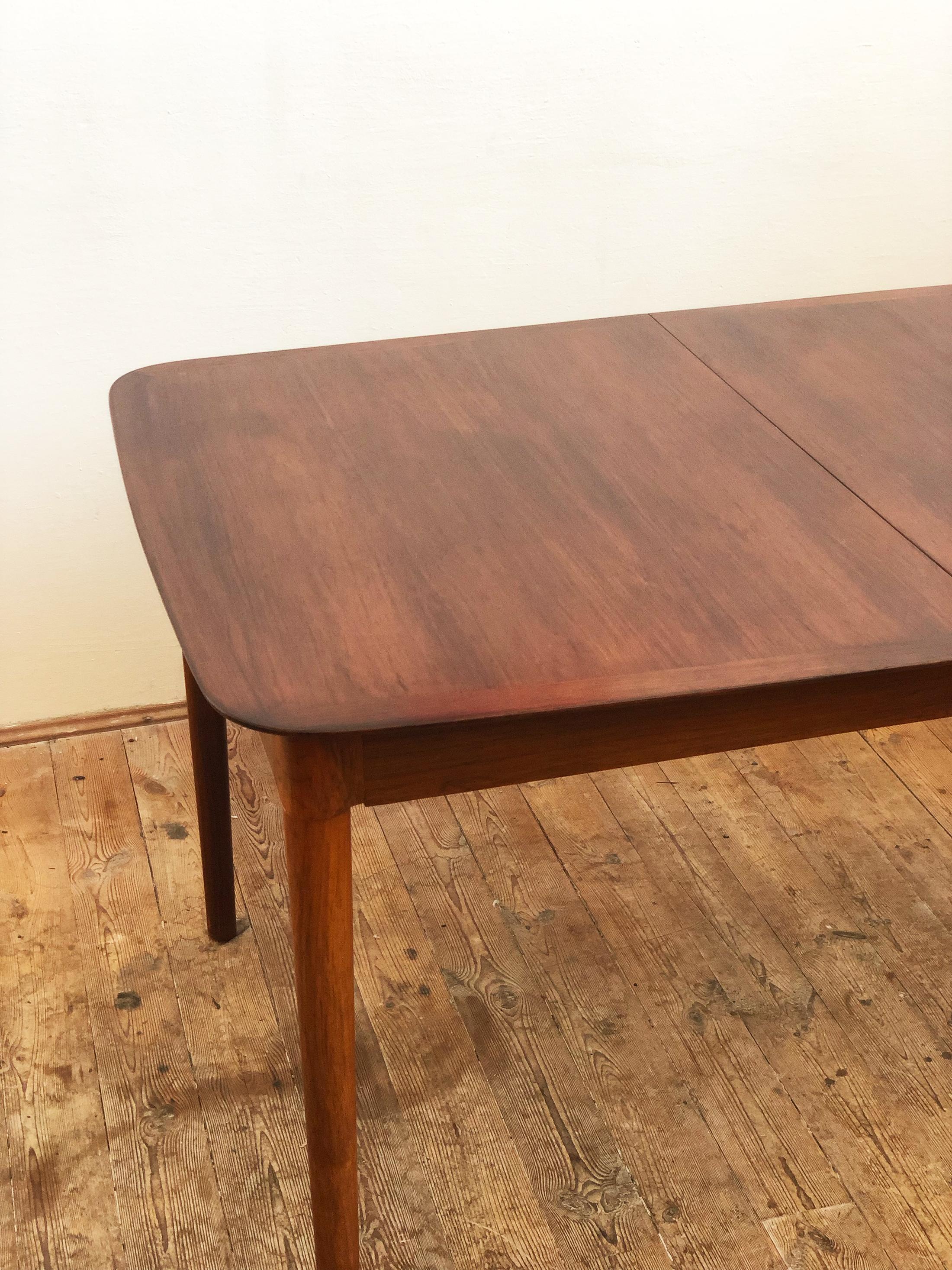 Extendable Midcentury Rosewood Dining Table with Fold-Out Leaves by Lübke For Sale 5
