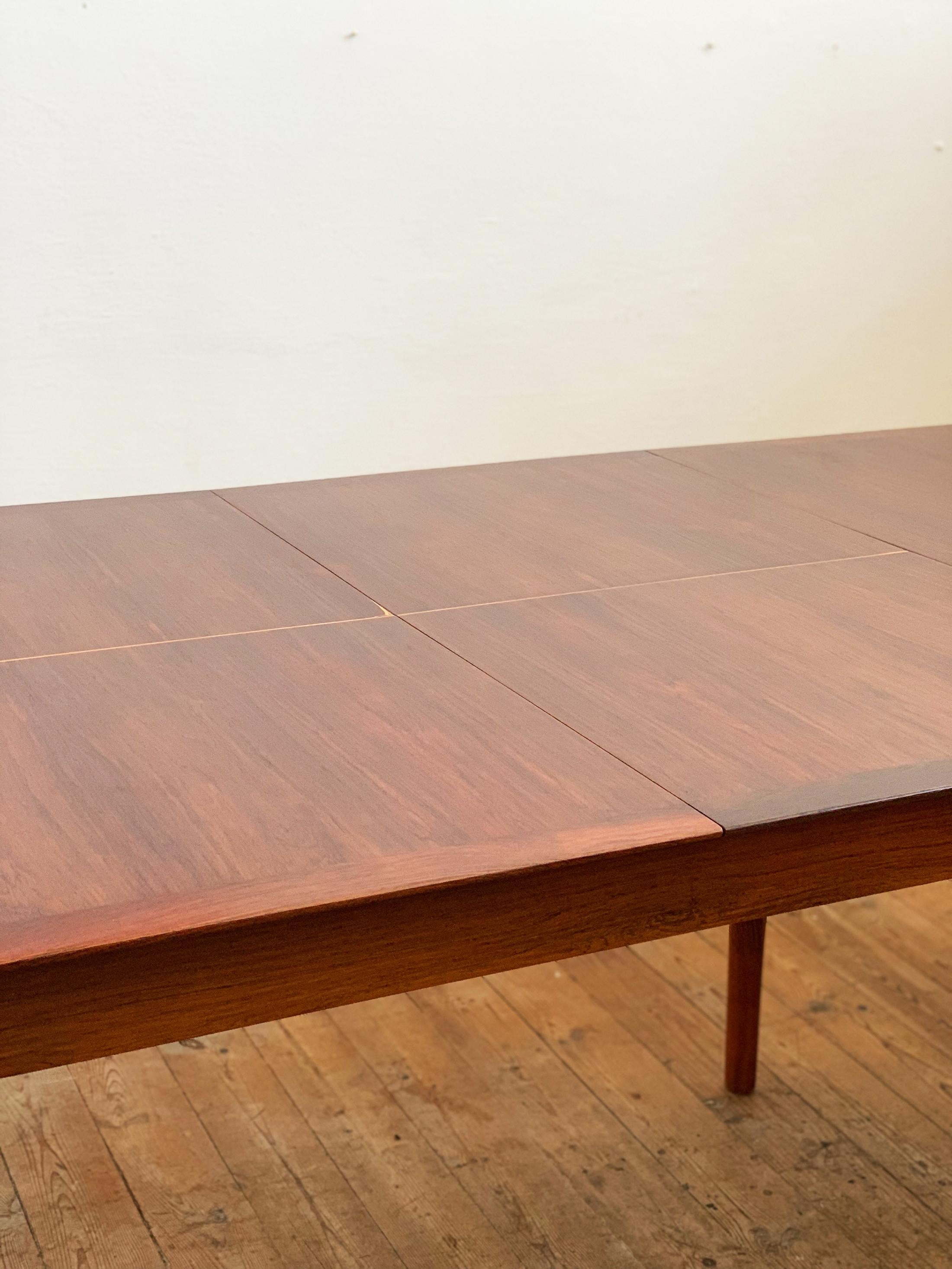 Extendable Midcentury Rosewood Dining Table with Fold-Out Leaves by Lübke For Sale 10