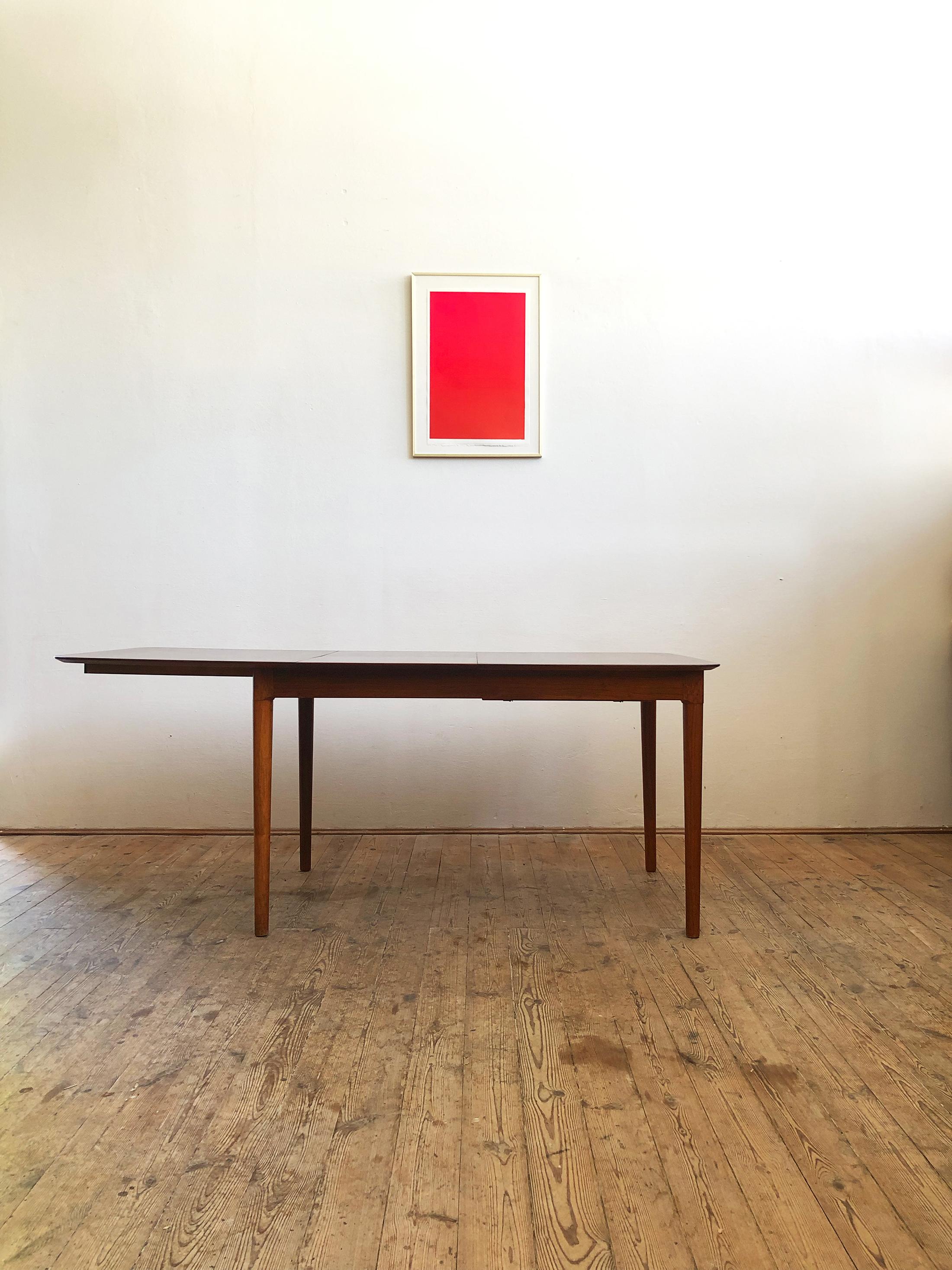 This large, elegant dining table is made out of rosewood veneer and was manufactured by Lübke in Germany. The table comes with two fold-out extensions that are stored underneath the table top. 


Dimensions are 136 / 185 / 232 x 90 x 74 cm (L x D