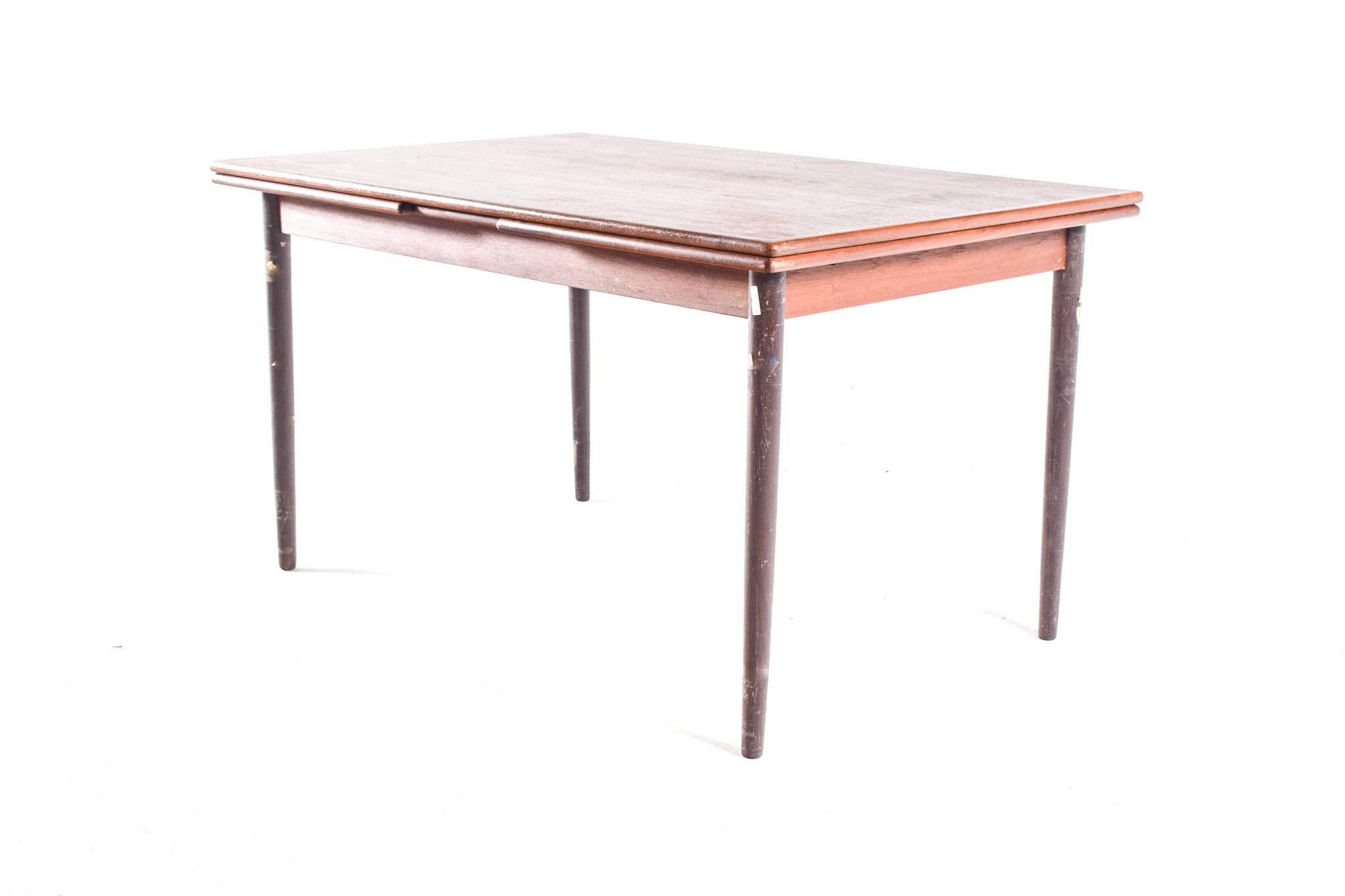 Mid-Century Modern Table de salle à manger extensible en teck du milieu du siècle dernier en vente