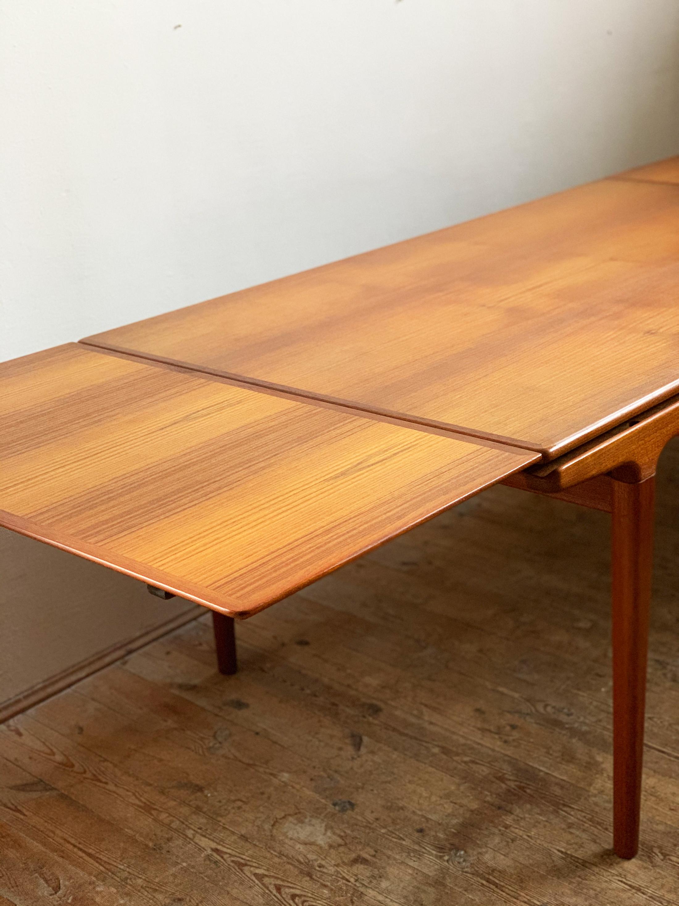 Extendable Midcentury Teak Dining Table by Johannes Andersen for Uldum For Sale 8