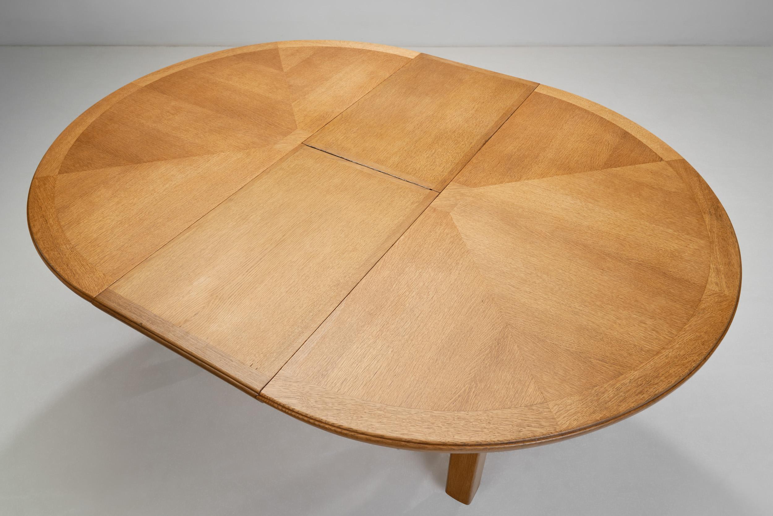 Extendable Oak Dining Table by Guillerme et Chambron, France Late 20th Century For Sale 2