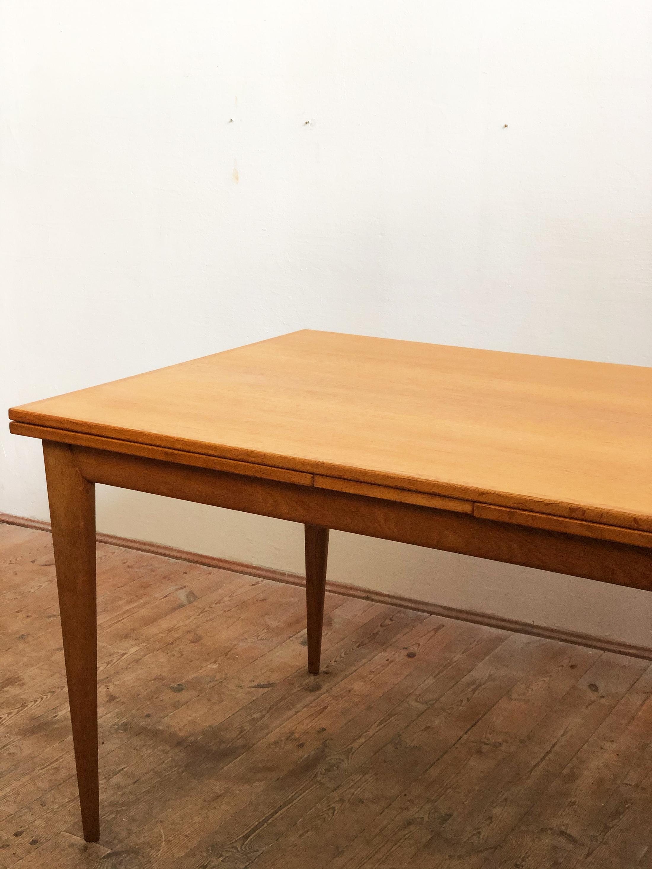 Extendable Oak Dining Table by Niels O. Møller for J.L. Møllers Møbelfabrik In Good Condition For Sale In Munich, Bavaria
