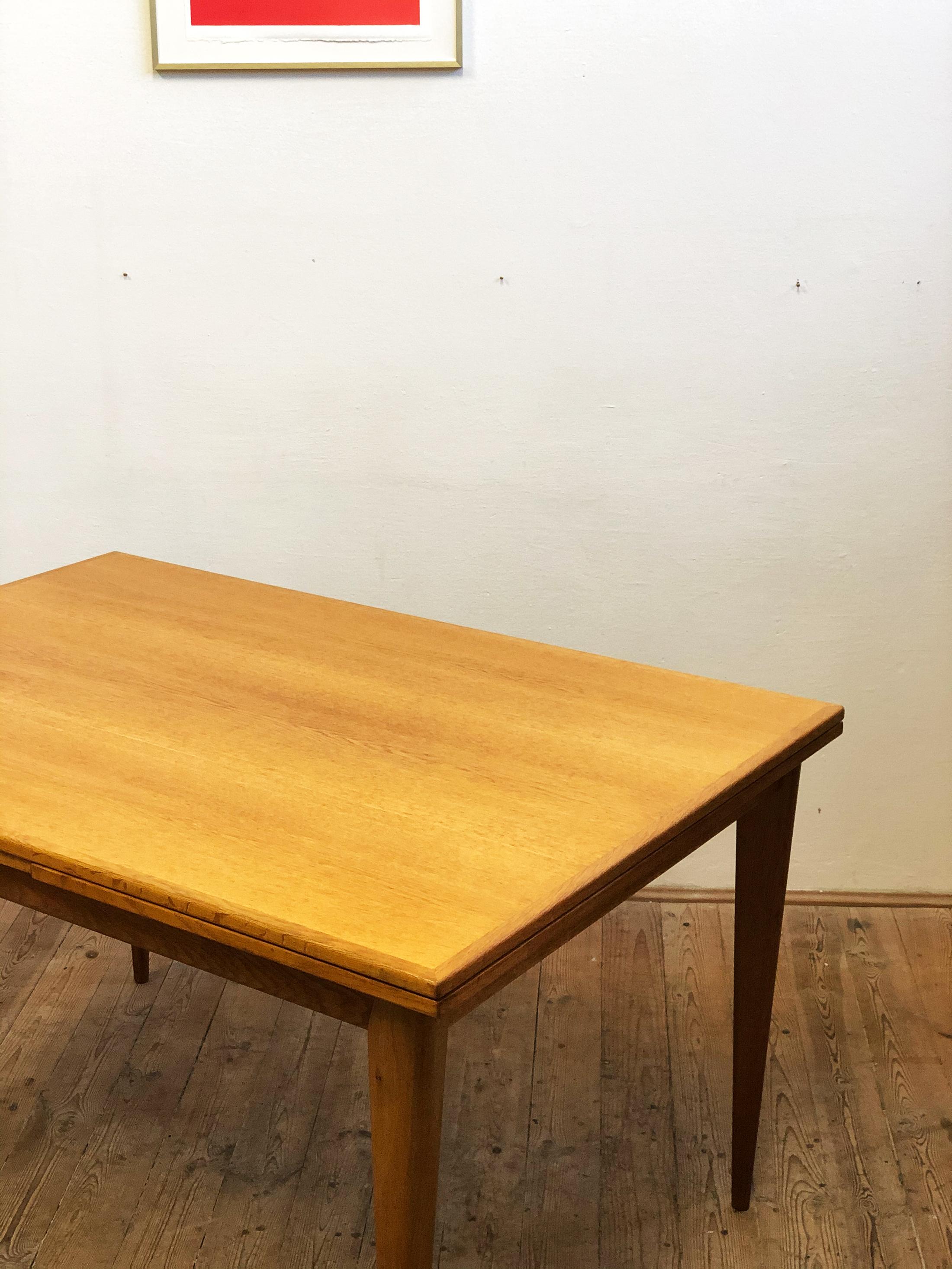 Mid-20th Century Extendable Oak Dining Table by Niels O. Møller for J.L. Møllers Møbelfabrik For Sale