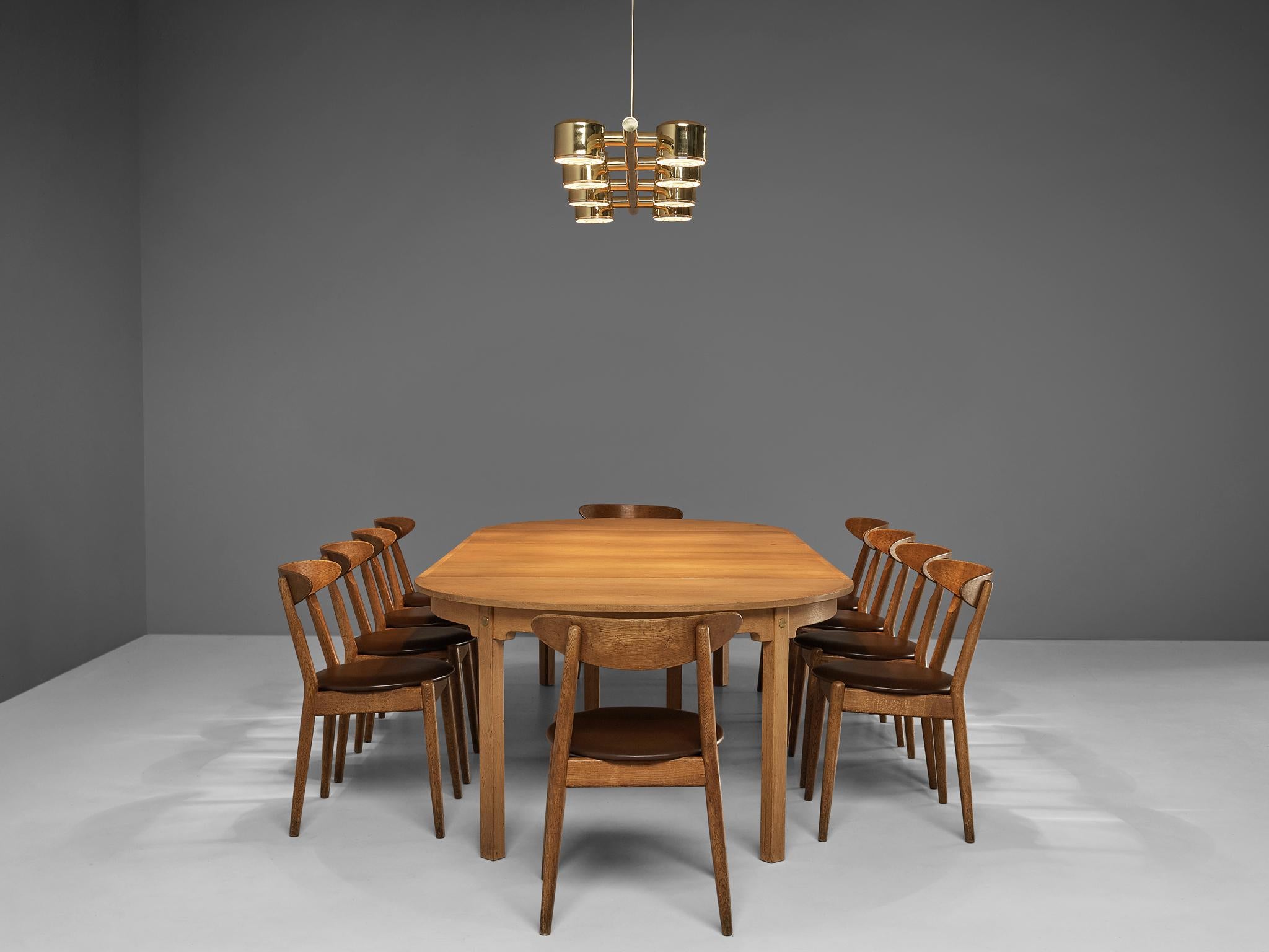 Extendable Oak Dining Table with ‘Louisiana’ Chairs and Jakobsson Chandelier In Good Condition In Waalwijk, NL