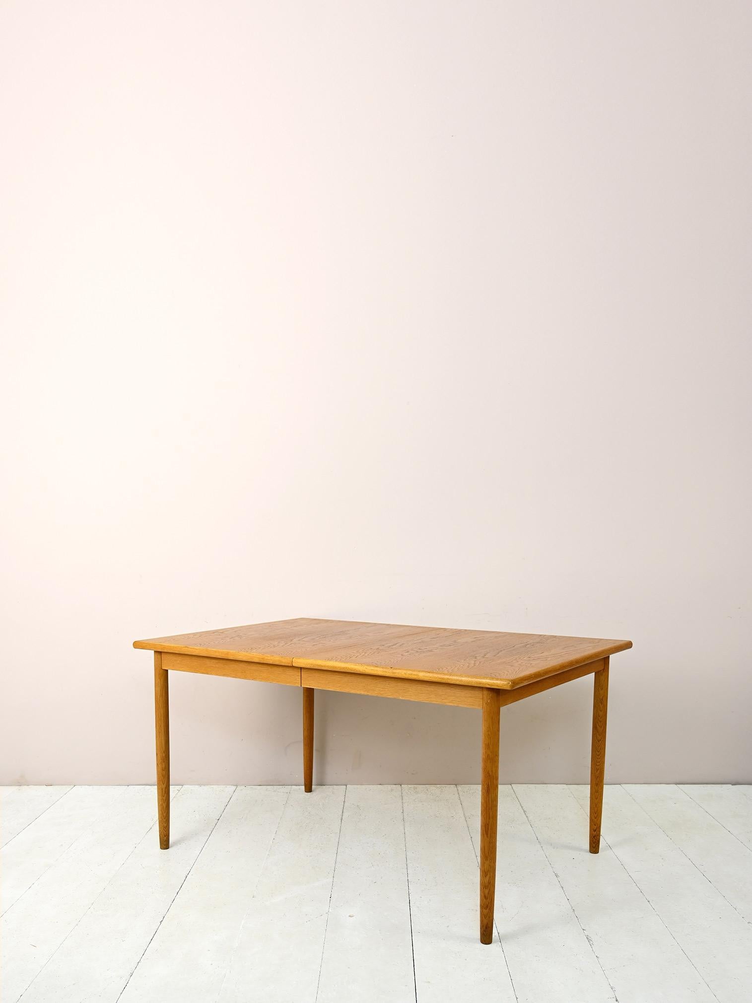 Extendable Oak Table In Good Condition For Sale In Brescia, IT