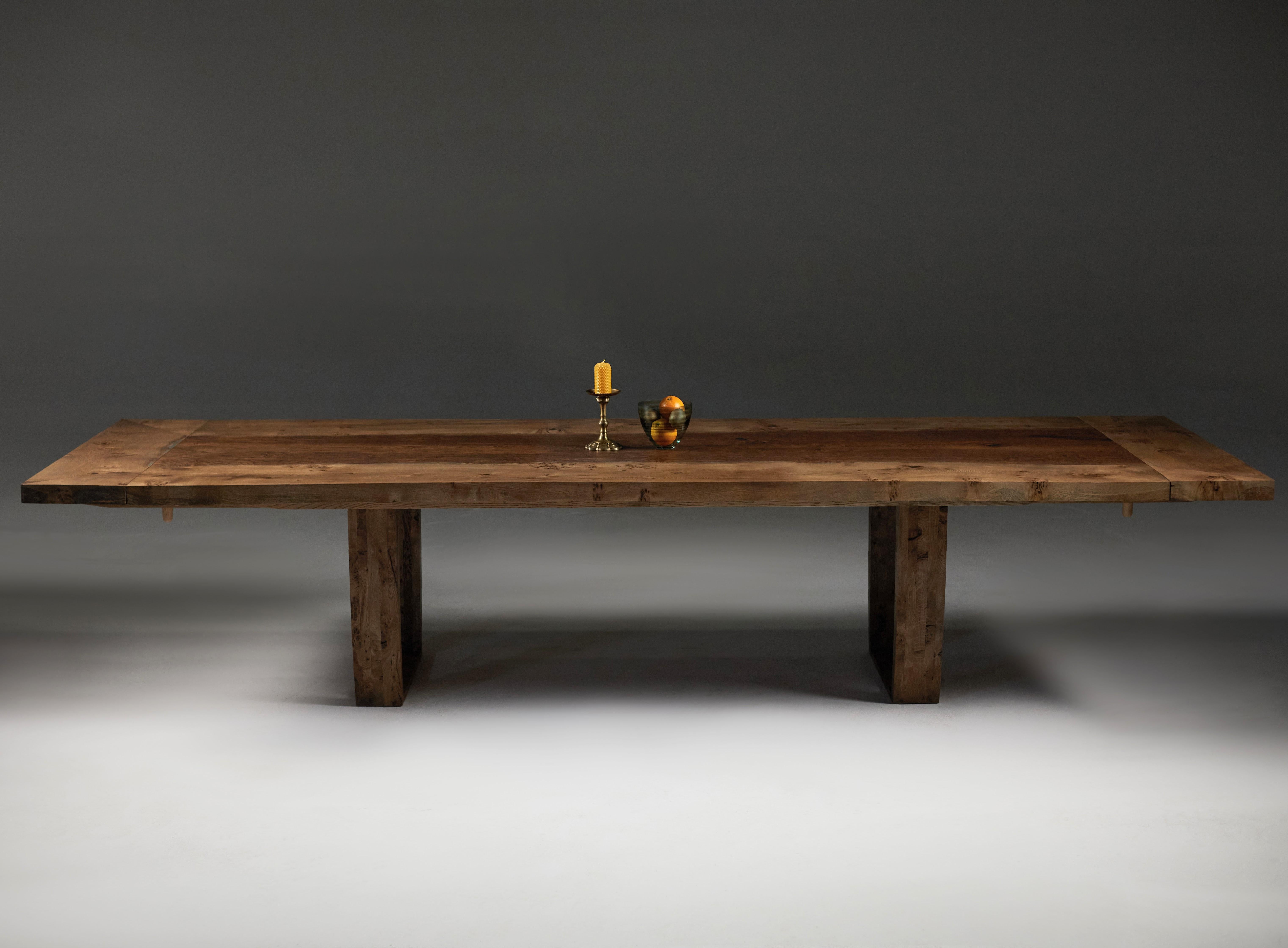 Extendable oak table with central brown oak inset top by Jonathan Field en venta 1