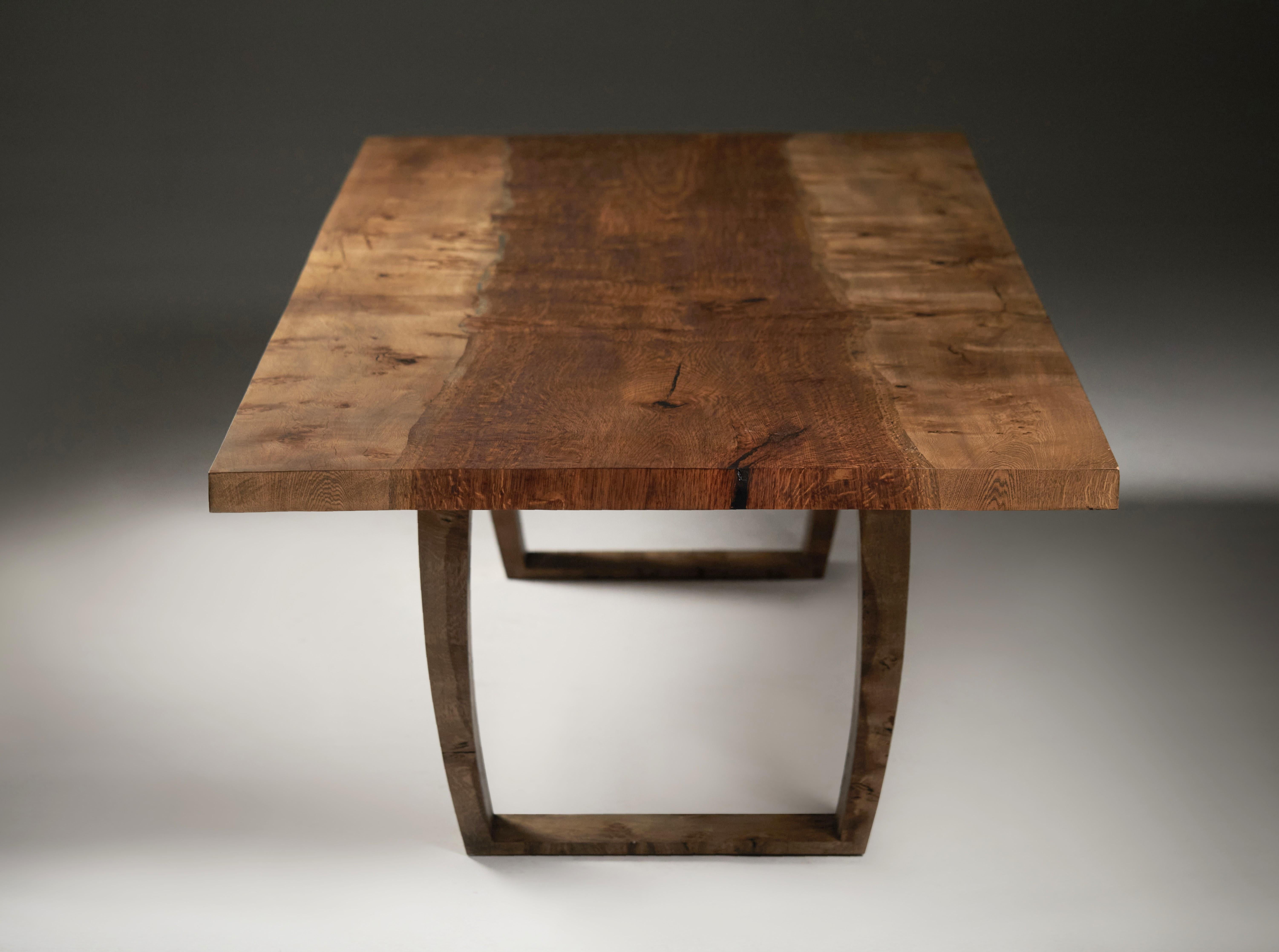 Contemporary Extendable oak table with central live edge brown oak by Jonathan Field For Sale