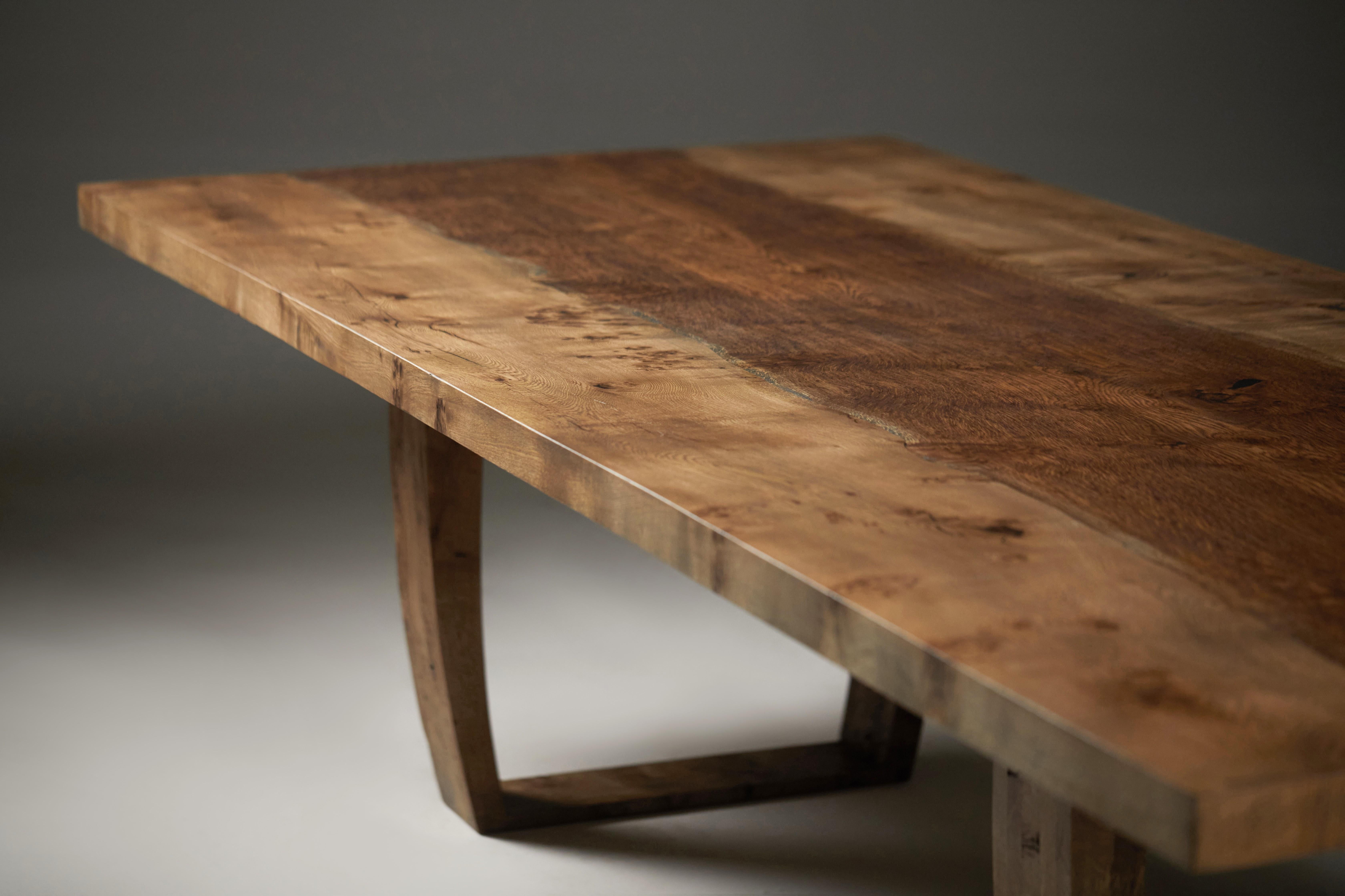 Extendable oak table with central live edge brown oak by Jonathan Field For Sale 2