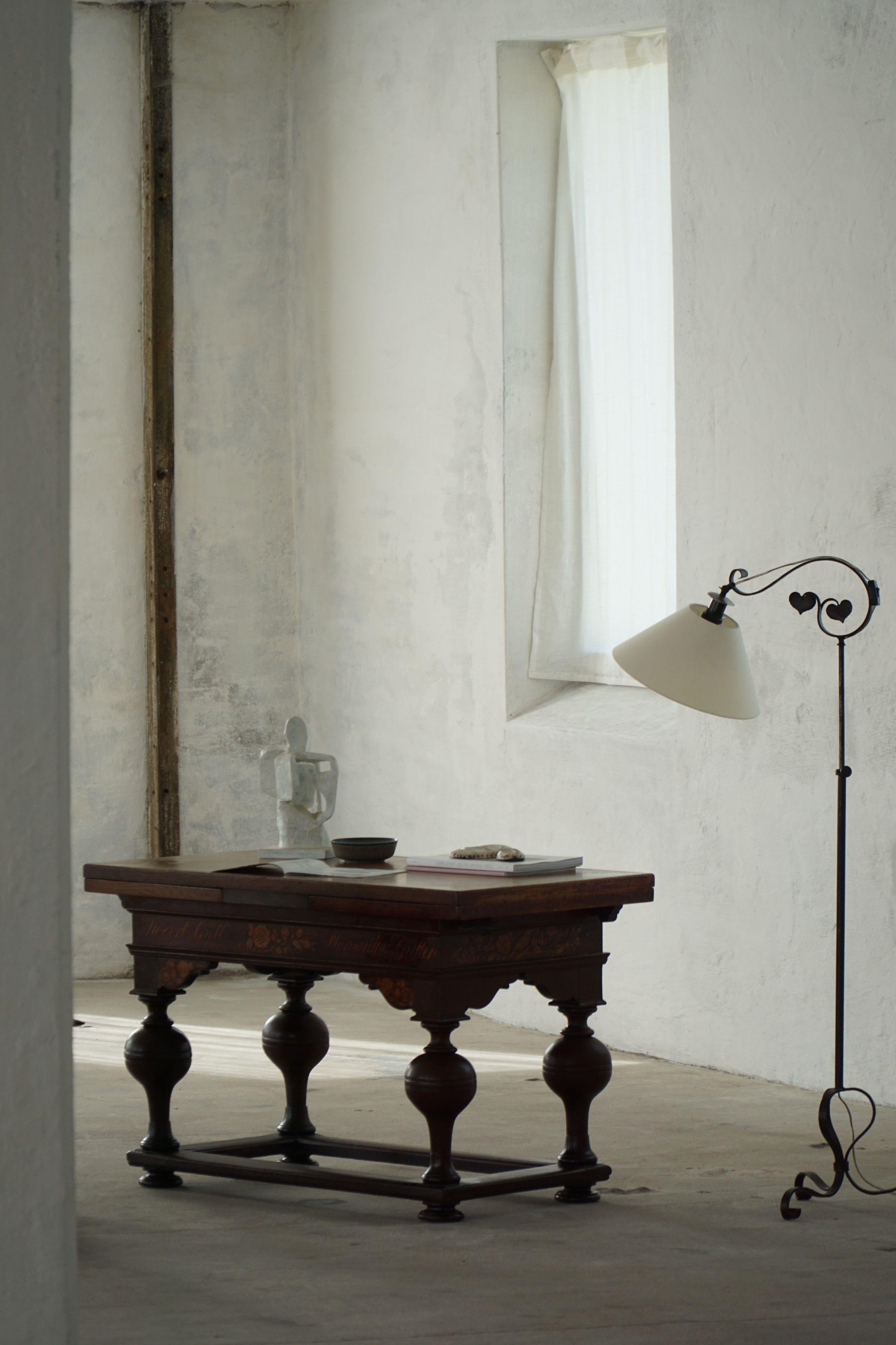 Mesa Extensible de Roble con Intarsia, Barroca, Ebanista Danés, Siglo XIX Escandinavo en venta