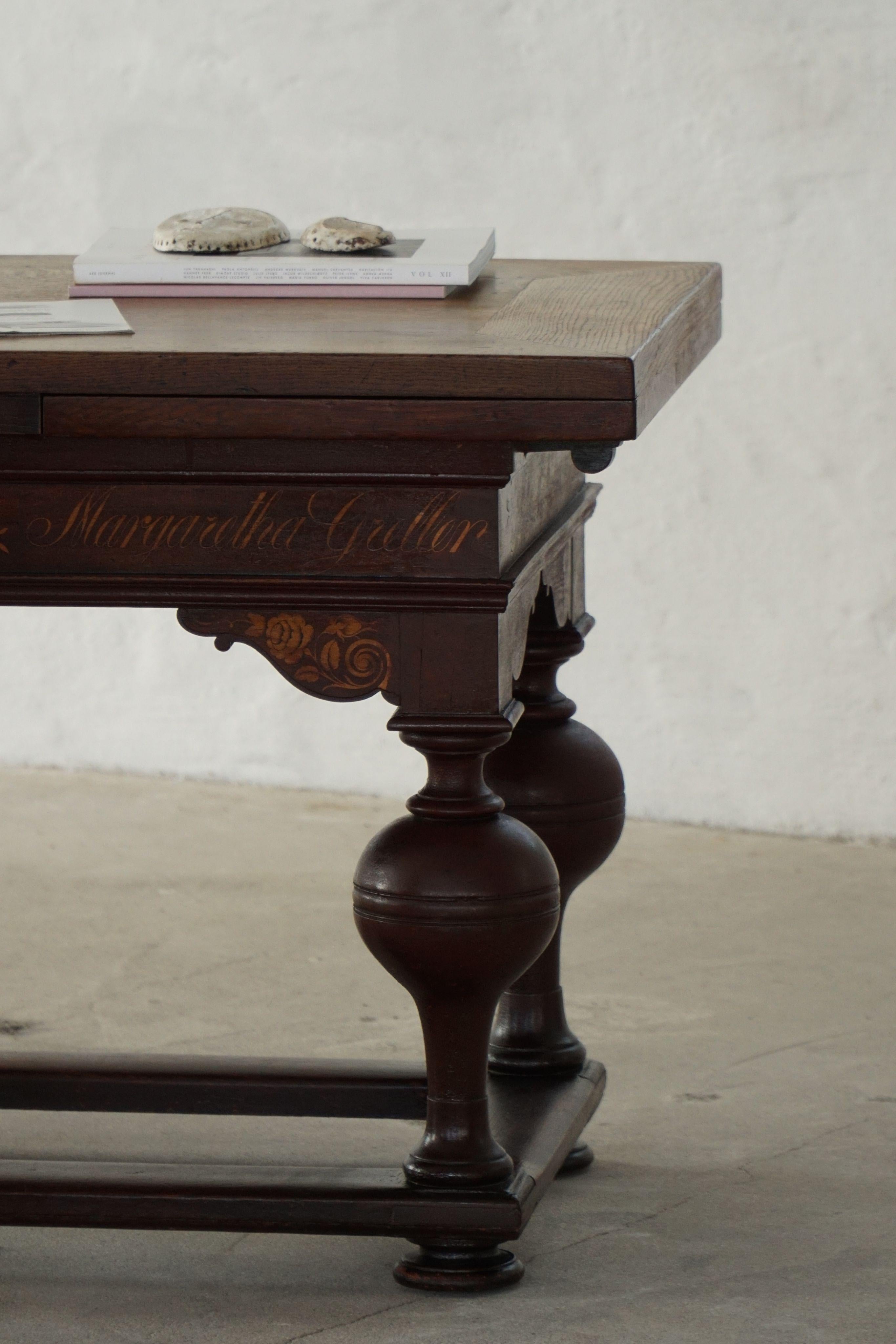 Mesa Extensible de Roble con Intarsia, Barroca, Ebanista Danés, Siglo XIX Tallado a mano en venta