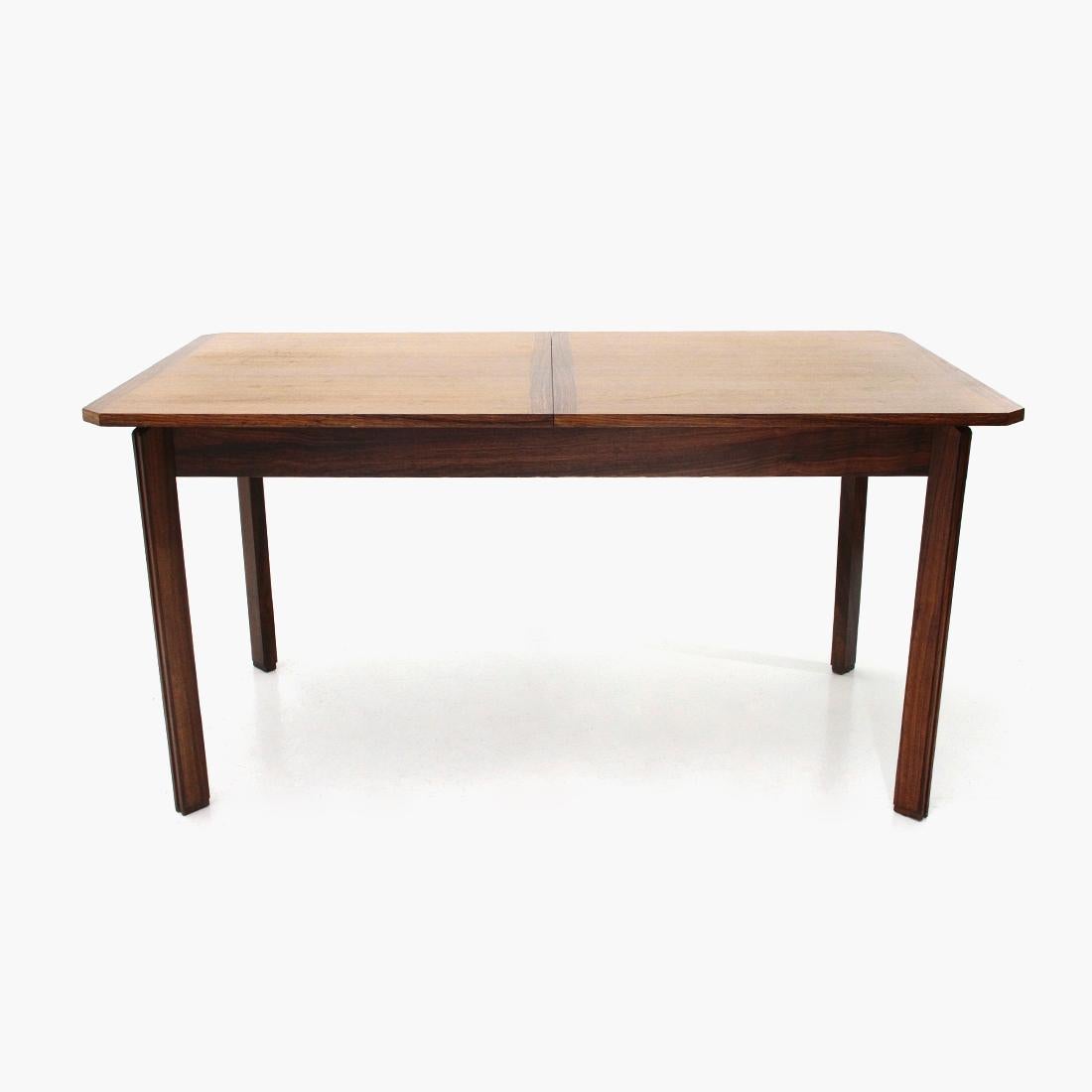 Italian manufacture table executed in the 1950s.
Top in veneered wood, with frame of the short edges in solid wood.
Removable extension hidden in the center of the top.
Legs in solid wood.
Structure in good condition, signs on the top due to