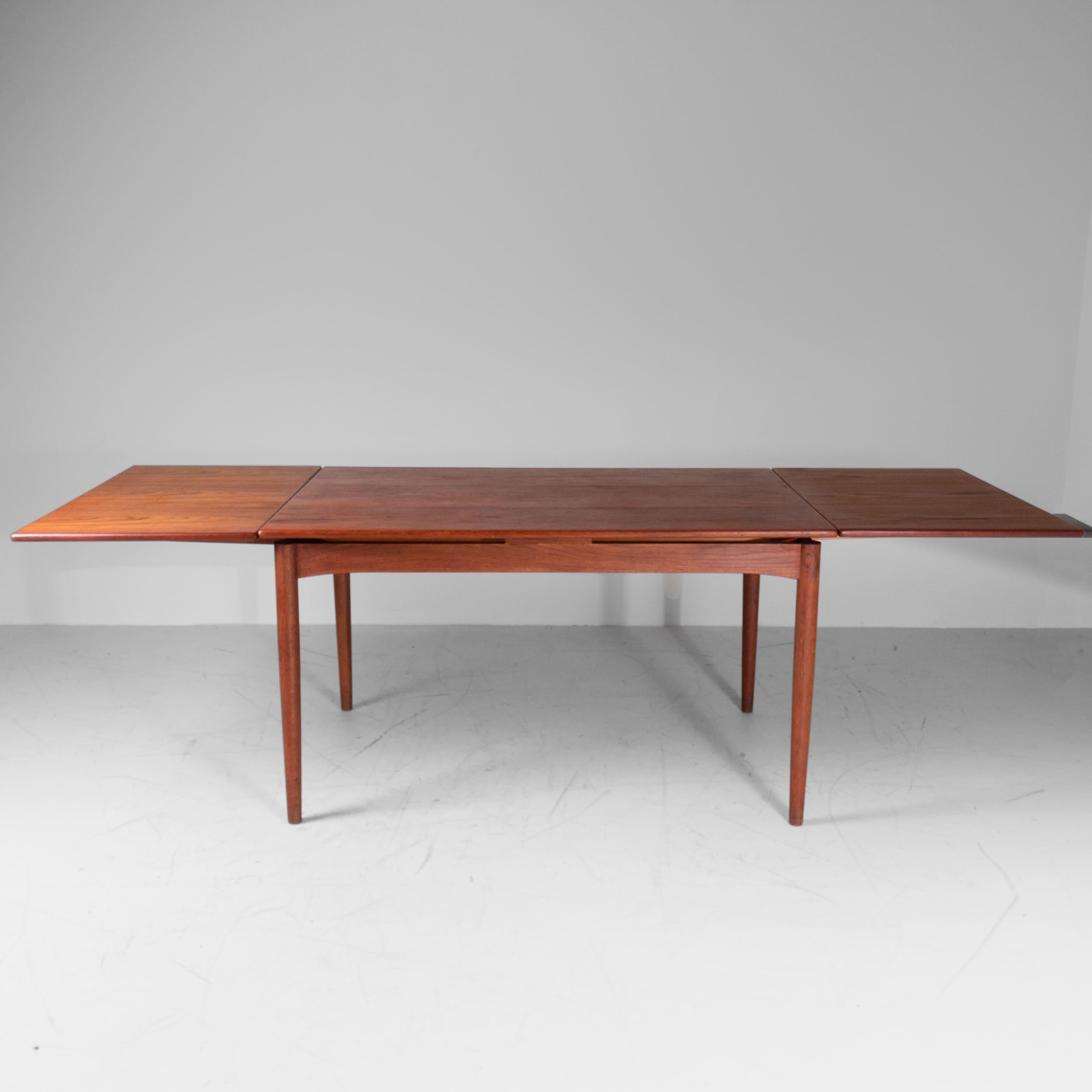 Scandinave moderne Table rectangulaire en bois à rallonge, Finn JUHL, années 1950 en vente