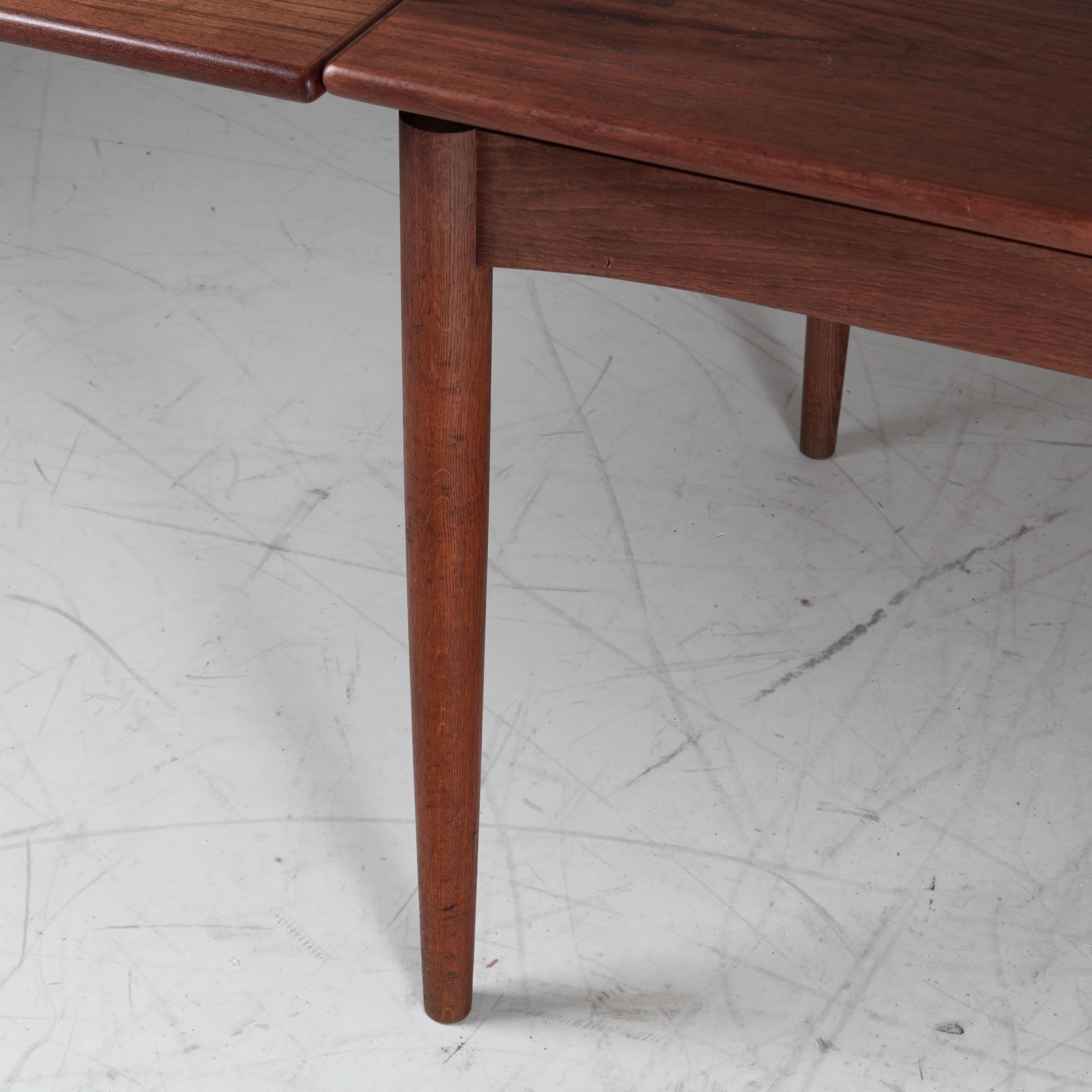 Bois Table rectangulaire en bois à rallonge, Finn JUHL, années 1950 en vente