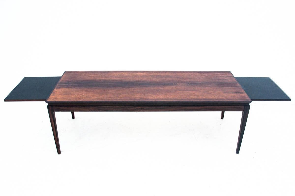 Coffee table from the 1960s. 
Furniture is in very good condition.
After wood renovation, possibility to extend.
Dimensions: height 50 cm / length 150 - 220 cm / depth 58 cm.