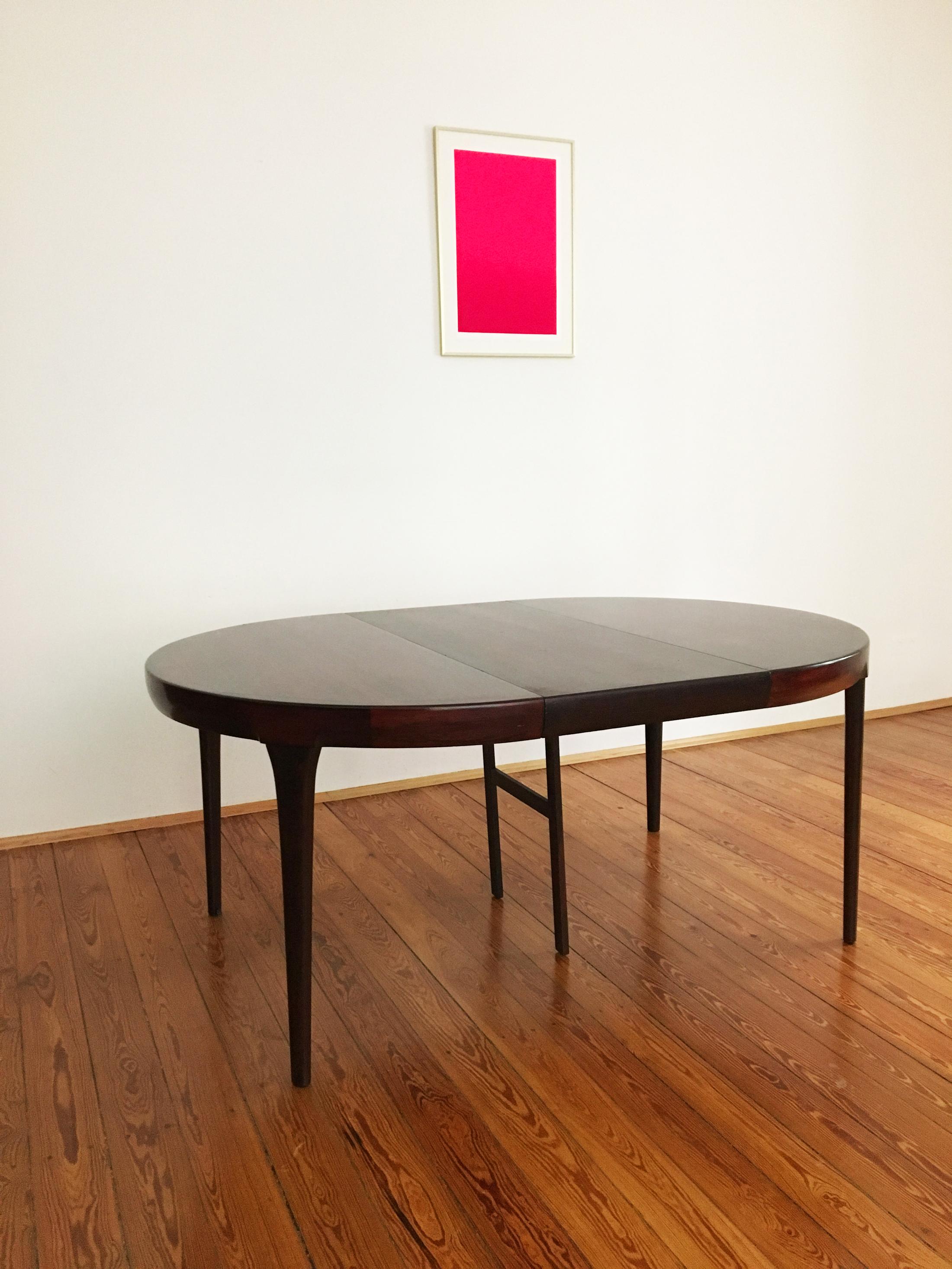 Mid-20th Century Extendable Rosewood Dining Table by Ib Kofod-Larsen For Sale