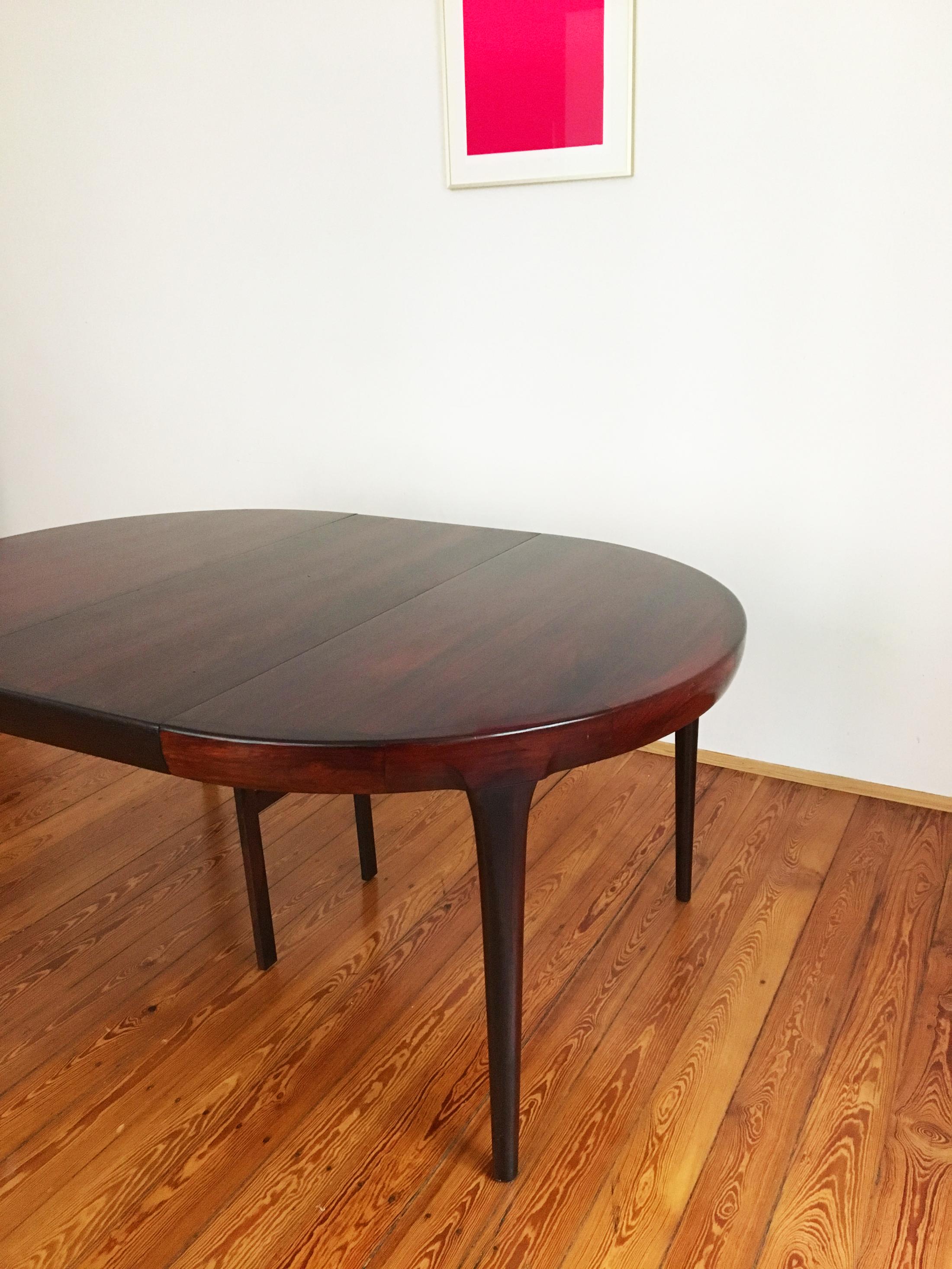 Extendable Rosewood Dining Table by Ib Kofod-Larsen For Sale 1